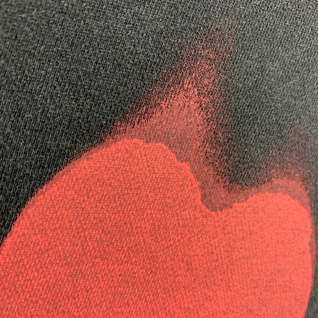 The top tried and tested version of BALENCIAGA's love ❤️printed male and female couple star's same style pullover hoodie sweatshirt. Decorated with I ❤️art work embroidery on the front｜brand logo embroidery on the lower back｜distressed effect. Heavy 480g pure cotton terry fabric, full of feel. The weight of the ready-made clothes is more than one kilogram, and the drape is very good! The new plate-making process that imitates hand embroidery has the rough feel of hand embroidery, and the stitching method is adjusted according to the original pattern. After embroidery, the stitching technique is imitated by hand embroidery, and the smooth curves highlight the embroidery effect.  The main body of the logo pattern is precision stitched; the embroidery is very fine and dense. Linen embroidery thread is used combined with dense processing to increase the three-dimensional effect, and the embroidery body has a subtle matte visual texture. Color: washed black white Size: S--XL P:390
