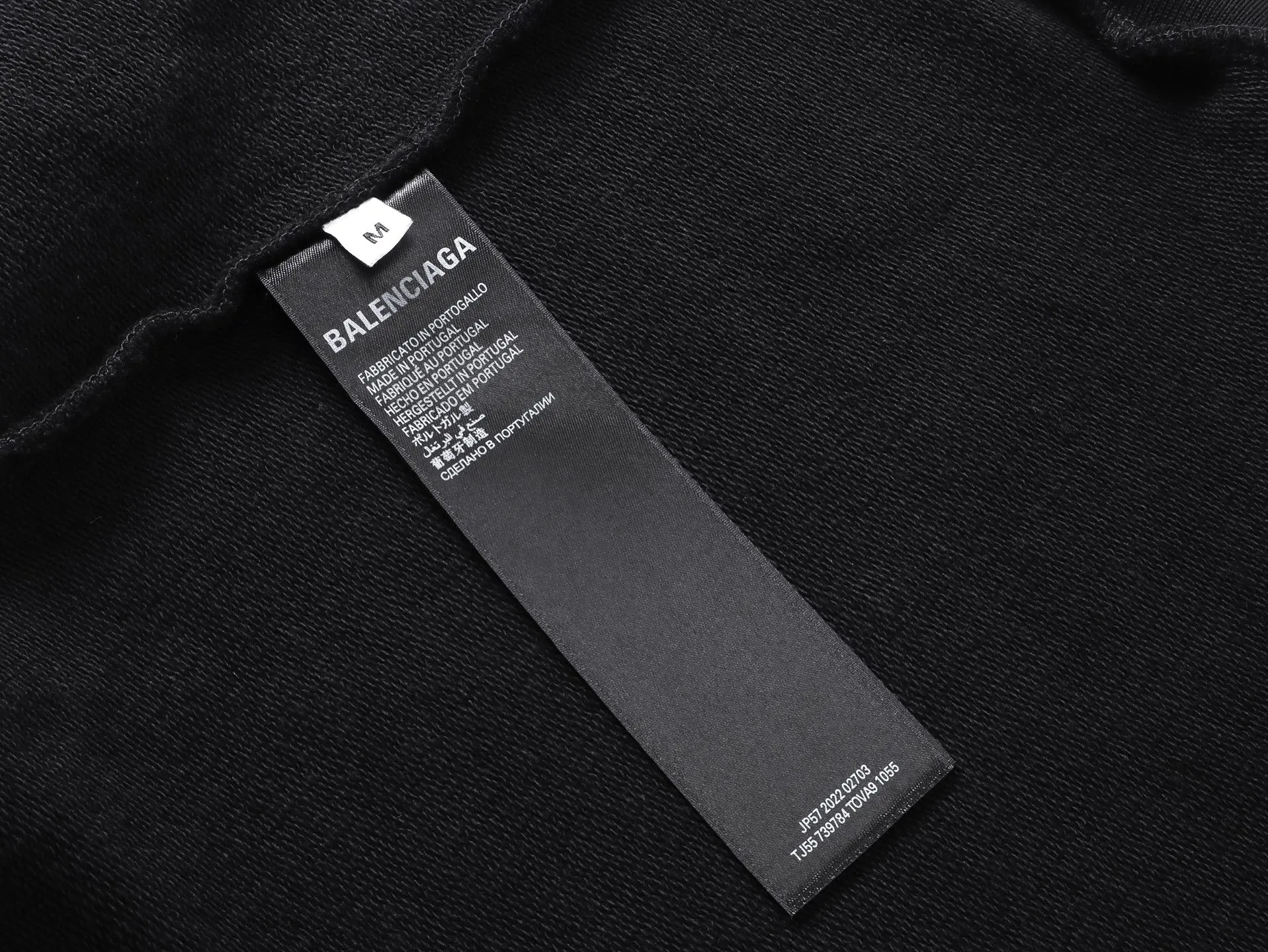🅿️370 real photos [Top version. Official website quality] BALENCI*G*/25 new autumn and winter style. Washed and distressed hooded zipper cardigan sweatshirt with Paris LOGO embroidered on the front and back. Garments are washed and aged. SS25 latest model. Research and development at the first time, different market currencies. Comparisons welcome. The fabric is made of Paris ZP custom-woven and dyed cotton sweatshirt. Weighing 460 grams, the cloth surface is clean. The cloth pattern is clear, soft and comfortable. The threads are dyed with no color difference. The embroidery is done with embroidery machines imported from Tajima, and the garments are washed and worn to make them look old. Jubie market currency. Welcome to compare. The version adopts OS loose shoulder design. Same style for men and women. Code: BL259936 Color: black, off-white Size: XS S M L