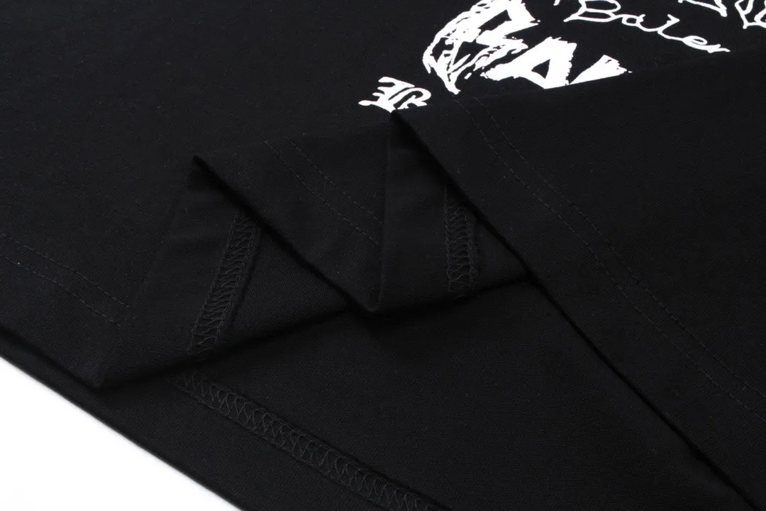 🅿️210 real photos [Top version. Official website quality] BALENCI*GA/Paris. 2024 new style. Year of the Dragon limited print long-sleeved T-shirt, synchronized with brick cabinets. Developed genuine product at the first time, enjoy printing and comparison! The fabric is made of Paris ZP custom-woven and dyed cotton double yarn. Weighing 260 grams, the cloth surface is clean. The cloth pattern is clear, soft and comfortable. The threads are dyed with no color difference. The classic LOGO is made of environmentally friendly imported materials, drawn silk flowers, with clear letters and three-dimensional effect. Restore the brick cabinet. Welcome to compare, the version adopts the OS loose shoulder version. Same style for men and women Coding: BL235035 Color: black, white, pink Size: XS S M L
