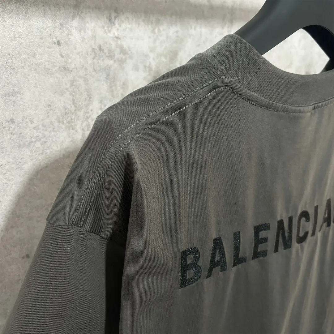 🅿️160 9102# Actual photo top version [[BALENCIA*GA] official website quality Paris new classic letter LOGO front and back embroidered short-sleeved T-shirt OS version loose dropped shoulders Unisex fabric: 260 grams 100% cotton double yarn Technology: front and back embroidery Garment washing Shape solid color Color: black white gray red Size: XS S M L