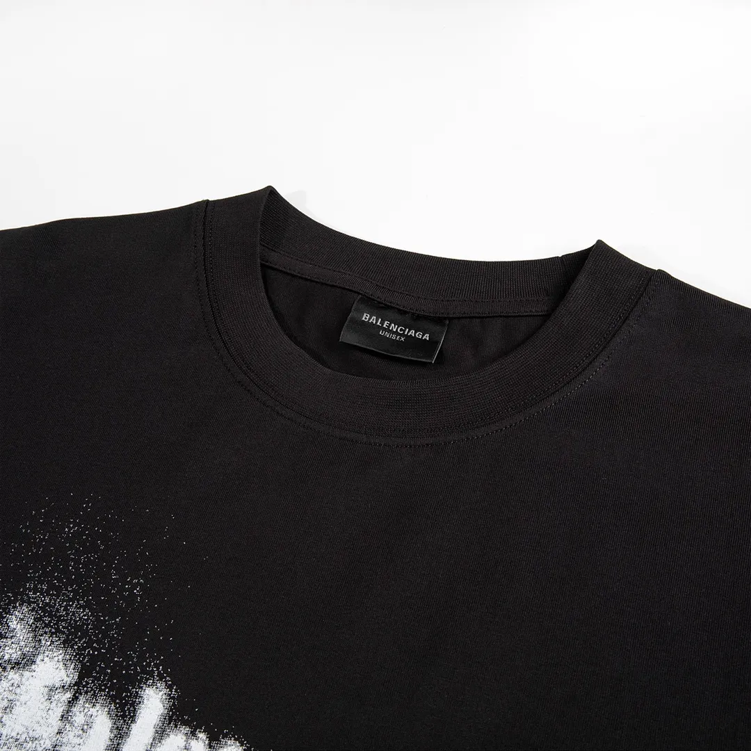 🅿️160 9109# Detailed picture Top version [[BALENCIA*GA] official website quality Paris new fuzzy cola spray printed short-sleeved T-shirt OS version loose dropped shoulders Unisex fabric: 260g 100% cotton double yarn Technology: front digital direct printing Garment washing Shaping solid color Color: black off-white Size: XS S M L