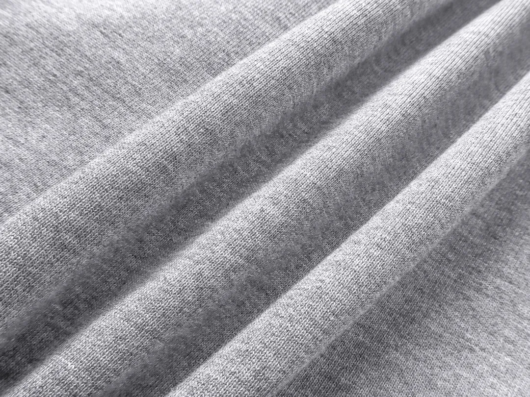 🅿️320 real photos [Top version. Official website quality] BALENCI*GA/Paris AI GENERATED HOODIE series new hooded sweatshirt #2024 new style. The front, back, left and right sleeves are printed with the new LOGO, and the ready-made garments are washed and worn. According to the normal practice in Jubie market, black and gray cuff printing are different. #2024 Spring and Summer Brick Cabinet Synchronization Welcome to compare. The fabric is made of Paris ZP custom-woven and dyed cotton double yarn, with a weight of 460 grams. The cloth surface is clean. The cloth pattern is clear, soft and comfortable. The threads are dyed with no color difference. The classic letter LOGO is printed with imported environmentally friendly glue. The letters are clear and the effect is three-dimensional. Restore the brick cabinet, adopt the OS loose shoulder style. Same style for men and women. Code: BL238917 Color: black, floral gray Size: XS S M L