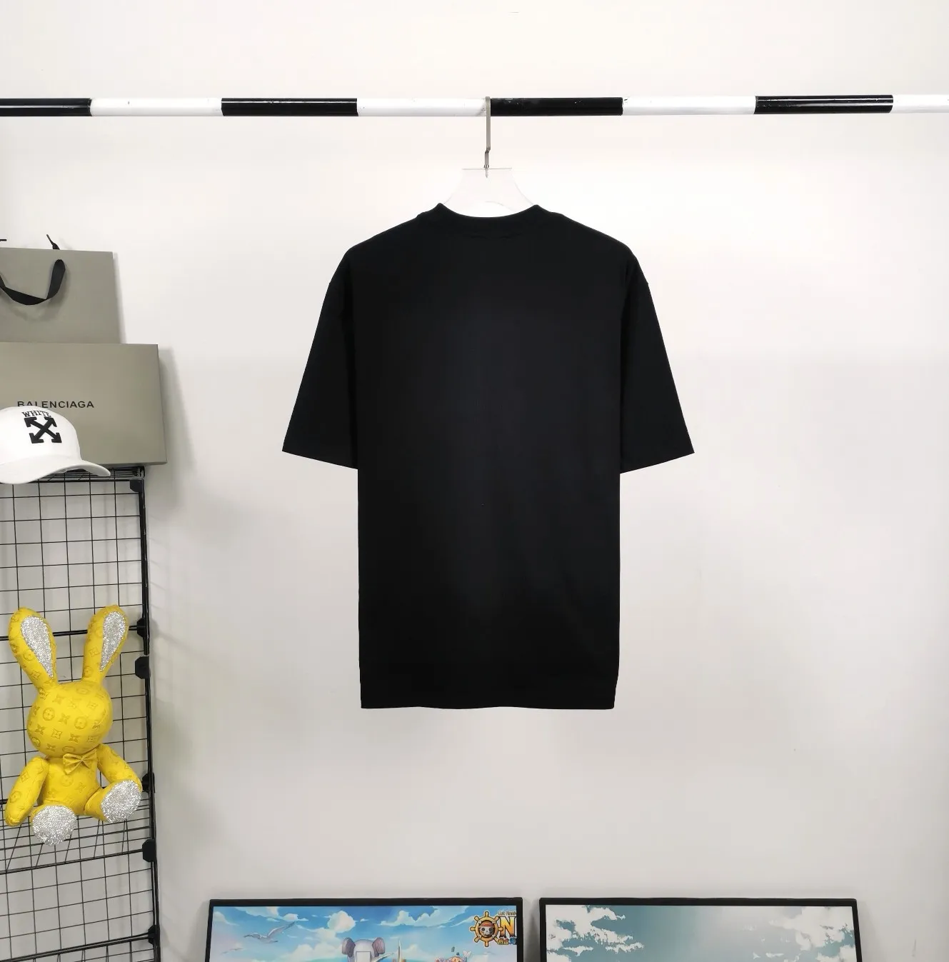 [New arrival] The top and tested version of the new BALENCIAGA half-moon BB embroidered eco-friendly large LOGO for male and female couples star short-sleeved T-shirts. The simple embroidery series is popular, Behringer embroidery technology, the embroidery is meticulous and meticulous! The font is full and the texture is clear! The fabric is made of 280g high-count double-yarn pure cotton, polyester-free, and absolutely no pilling! Size: XS-L Color: Black Mint Green P:240