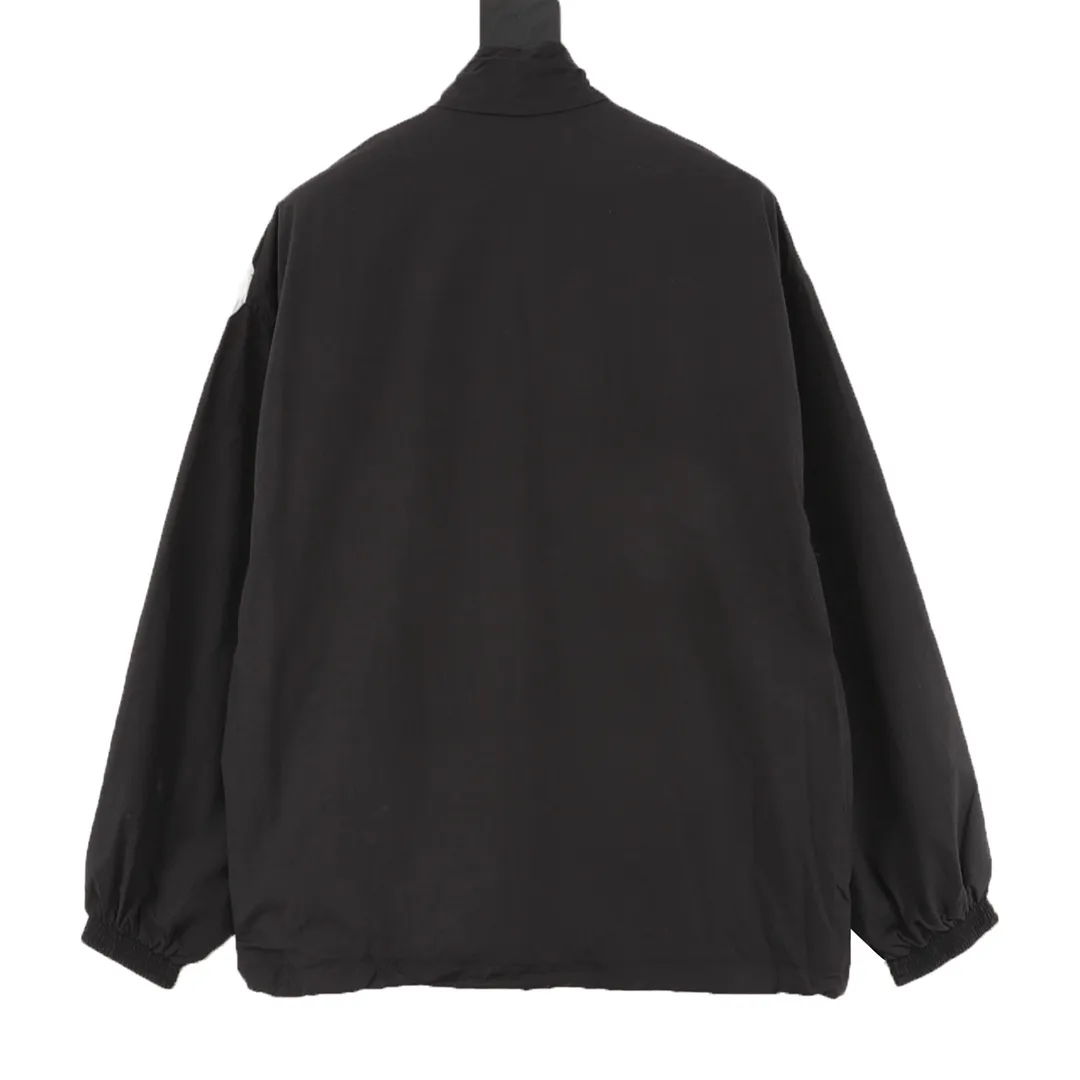 🅿️580 Balenciaga/ Balenciaga BLCG 25FW large half-ring stitching black and white jacket, light luxury, essential item for daily commuting for men and women, correct version, feel free to compare, detailed features · Customized matt Taslan jacket fabric · The fabric has undergone a waterproof coating process · The lining is made of three-level polyester bird's eye mesh · OS ultra-loose silhouette design · Contrast color half-ring logo large splicing design · Zipper pockets on both sides Elastic cuff design · Machine embroidery by Tajima high-speed embroidery machine Three-dimensional and full · Elastic elastic spring buckle design at the hem · Customized hardware zipper by mold Opening of the jacket Double slider design · Customized original air eye by mold opening Customized original logo double-hole limit buckle by opening the mold · Original main mark washed hangtag brand packaging Color: black Size: 46-52