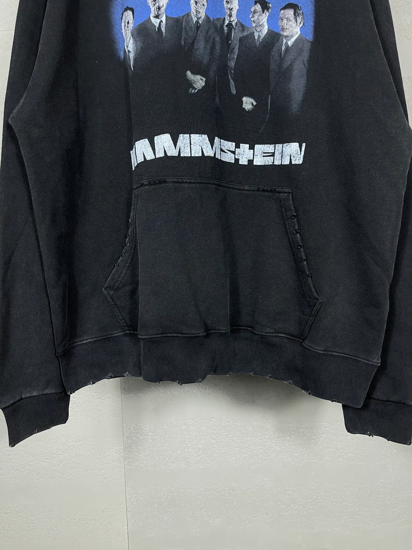 🅿️330 Actual pictures [Top version. Official website quality] BALENCI*GA/Paris Rammstein band co-branded hooded sweatshirt. The fabric is made of Paris ZP custom-woven and dyed cotton sweatshirt. The net weight is 450 grams. The cloth surface is clean. The cloth pattern is clear, soft and comfortable. The threads are dyed with no color difference. The pattern adopts Kornit digital direct printing machine, the letter strips are drawn with crack technology, the direct printing color is aligned with the original color, the LOGO is embroidered on the back of the clothes and legs, the ready-made clothes are washed and worn, the brick cabinets are restored, and the Jubie market is produced according to the pictures. You are welcome to compare the version and adopt the OS loose shoulder version. Same style for men and women Code: BL238070 Color: Washed black Size: XS S M L