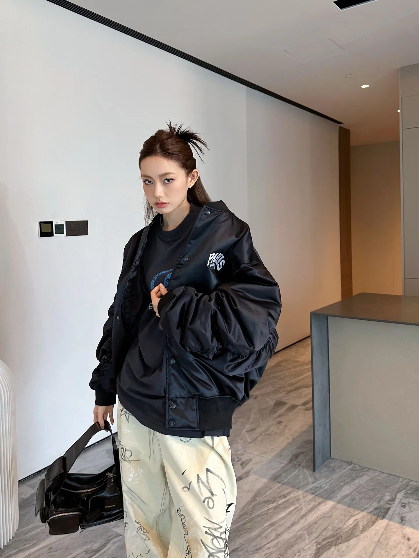 Balenciaga / Balenciaga Paris English letters embroidered baseball flight cotton jacket upper body information picture ℹ️