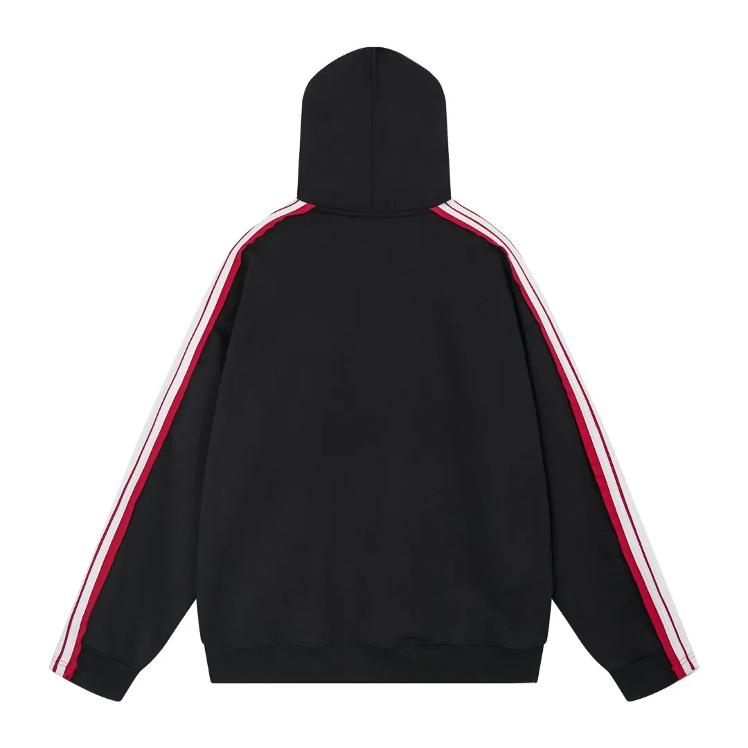 🅿️400 BALENCI*GA Paris shoulder sleeves and salad terms hooded sweatshirt. The front embroidery uses an imported Tajima embroidery machine. Double shoulder sleeves are color-blocked and tied. Customized matching hardware. The letters are clear. The effect is three-dimensional. Exclusively pattern-woven and dyed 460g fabric. Threads are dyed in the same cylinder with zero color difference. Brick cabinet synchronization. Welcome to compare. Same style for men and women -Color: black white -SIZE: Xs S M L Style number 8987#