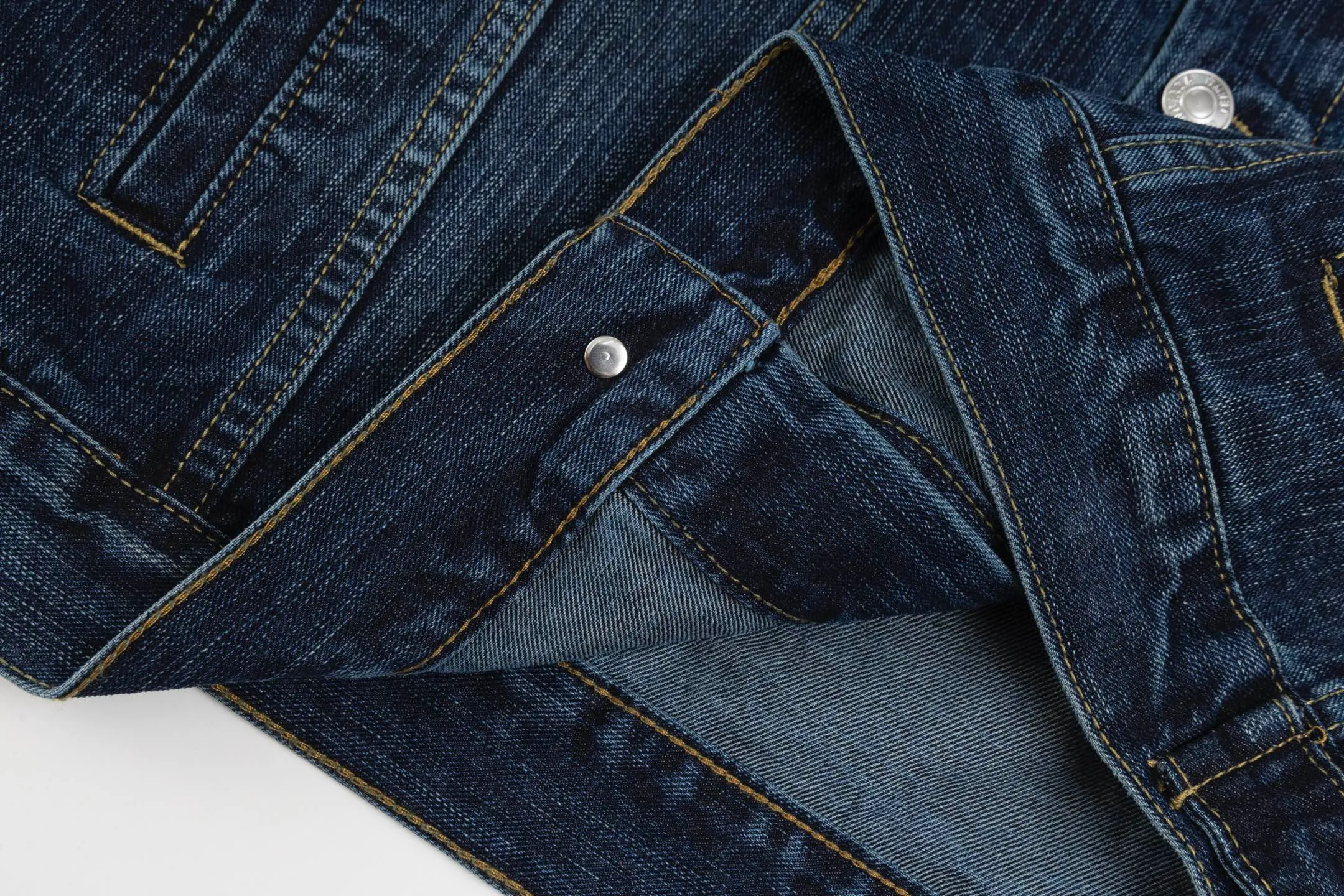 🅿️480 [Exclusive supply] BLCG Chinese Valentine's Day limited love printed denim jacket. The original purchase is 12,800. The fabric is made of 460 grams of slub cotton high-end customized fabric. It has excellent washing and fraying effect. It feels breathable and thick. It is purely handmade! The details of each part are made of high-quality metal, and the production process is extremely time-consuming and labor-intensive. The three-dimensional printing details show an exquisite effect. The matching style is full of fashion and trend. The same style is versatile for men and women, showing luxury, classic and durability! Loose fit, suitable for men and women. Size:1/2/3/4