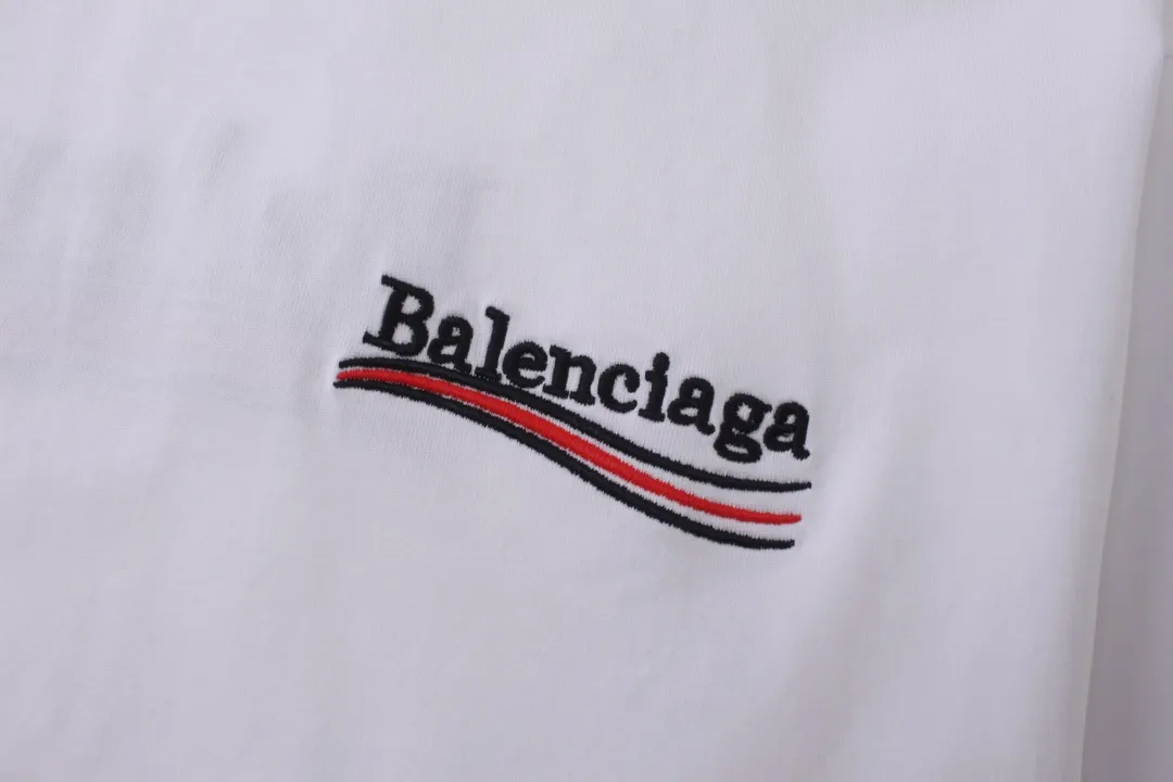 🅿️240 BALENCI*GA Paris classic cola style long sleeves. The fabric is made of Paris custom-woven and dyed double yarn pure cotton fabric. The weight is 280g. The thread is custom-woven and dyed without color difference. The front and back panels are embroidered with imported Tajima machines. Two high-temperature setting washes. os dropped shoulders and loose version. Same style for men and women -Color: black ivory -SIZE: XS S M L Style No. 8613#