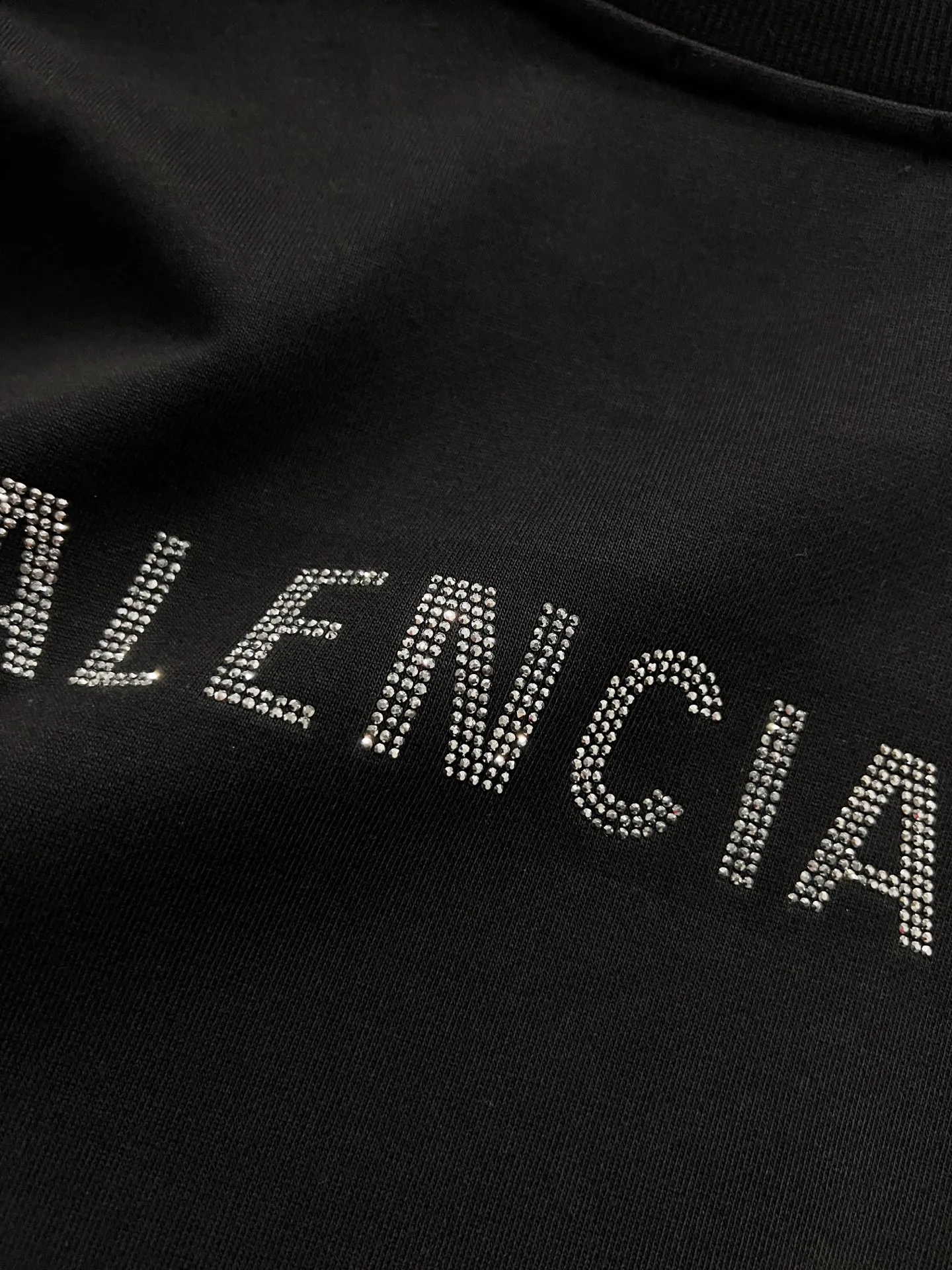 🅿️260 BAL Balenciaga 2025 Autumn and Winter New Style Round Neck Long Sleeve Sweater Classic Logo Hot Diamond Process Uniform Loose Version for Men and Women S M L XL XXL Five Codes Color: Black White
