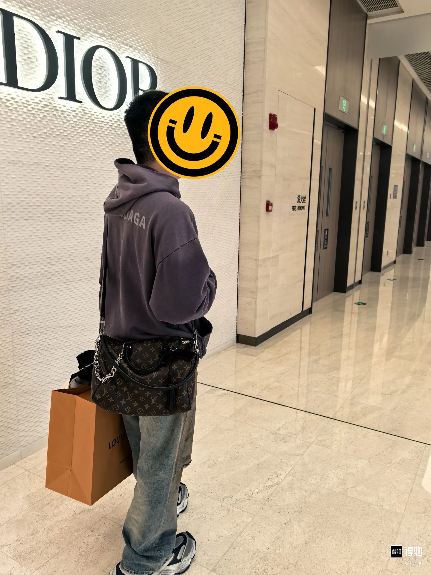 ♻️💯Refer to the model picture for the upper body❤️Top tested version - BALENCIAGA - Paris' new gradient color series. Hooded sweatshirt with embroidered letter logo on the front and back. Exclusive logo letter pattern on the front and rear panels. Heavy craftsmanship. Simple but not simple. Original development of custom-woven fabric. Use specific weight 480g. Process washing treatment. Spray horse process. Not easy to deform. Soft texture. Full of thickness. Highly restored. The chest is made of imported Tajima machine heavy industry high-density embroidery. Fine embroidery, three-dimensional effect, clear lines, no rough edges and miscellaneous threads, ultra-high-tech embroidery, very high fullness, obvious concave and convex texture, OS dropped shoulders, loose version, same style for men and women, color: lavender, gradient blue, size: XS--L P:480