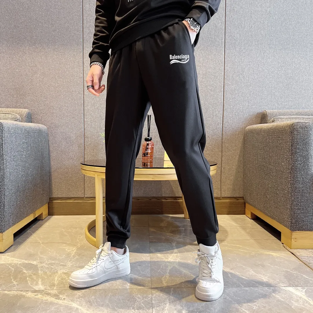 🅿️380 [BALENCIAGA] (Gospel for Fatty) hot-selling suit is coming. Focus on the original version of the official website. 2025 new hot-selling sweatshirt suit. The original order is the best. 🇭🇰The meticulous work of top designers. It has a fitting and perfect upper body effect. 100% natural high-quality Roman cotton, close-fitting comfort, noble and elegant! Original hardware embodies elegance and nobility! Counter size: M-5XL (maximum wear up to 220 pounds)