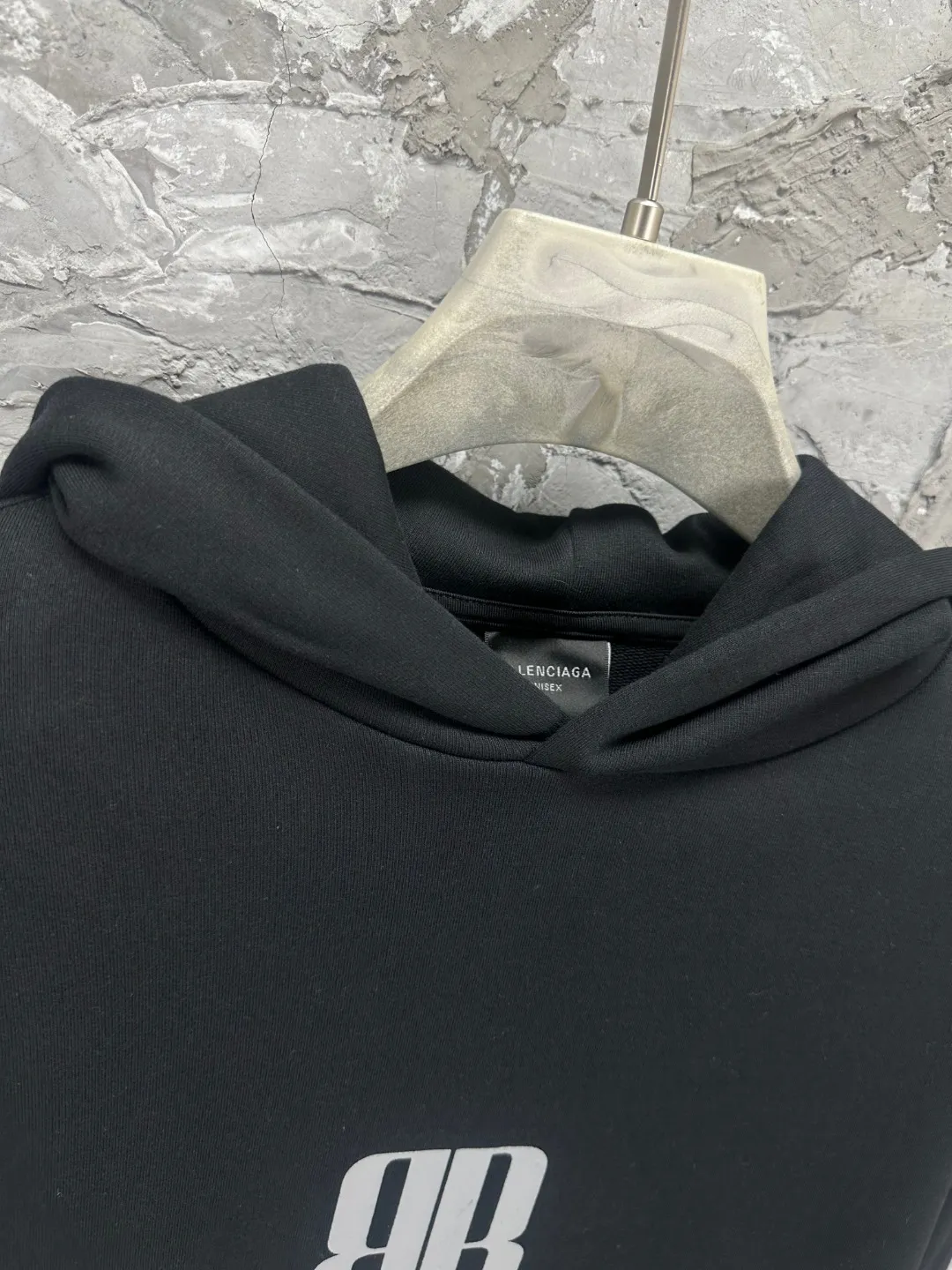 🅿️340 - BALENCI*GA Paris double B new logo style hooded long-sleeved sweatshirt. The front panel is printed with imported environmentally friendly glue printing. The letters are clear. The effect is three-dimensional. Exclusively woven and dyed 460g fabric. Threads are dyed in the same cylinder with zero color difference. Brick cabinet synchronization. Welcome to compare. Same style for men and women -Color: black -SIZE: Xs S M L Style number 8962#