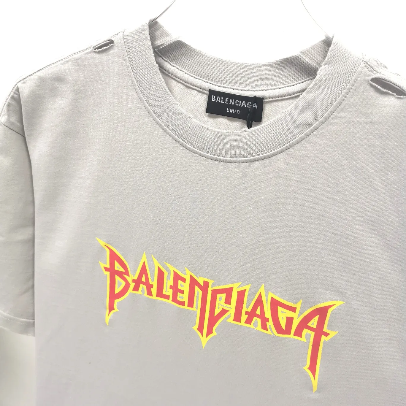 [New] The top tested version of BALENCIAGA Balenciaga's lightning flame burst pattern graffiti Xiao Yang's same model for male and female couple stars and the same style pure cotton short-sleeved T-shirt. The front panel is printed with glue bursting effect. It uses imported transparent slurry to scrape the bottom to make the printed cracks feel even. You don’t have to worry about it falling off, as long as it’s not violently machine washed (it’s no problem at all to wash and dry it). The hem is artificially embellished with hand-painted prints, creating a French messy graffiti style! All holes on the body are manually worn and positioned. The holes are even and won't affect the overall structure of the clothes, and they won't get bigger with washing! The fabric is made of 260g Odel pure cotton, brand new, washed, and labeled. zp consistent synchronization. Size: XS-L Color: Silver White Blue Black
