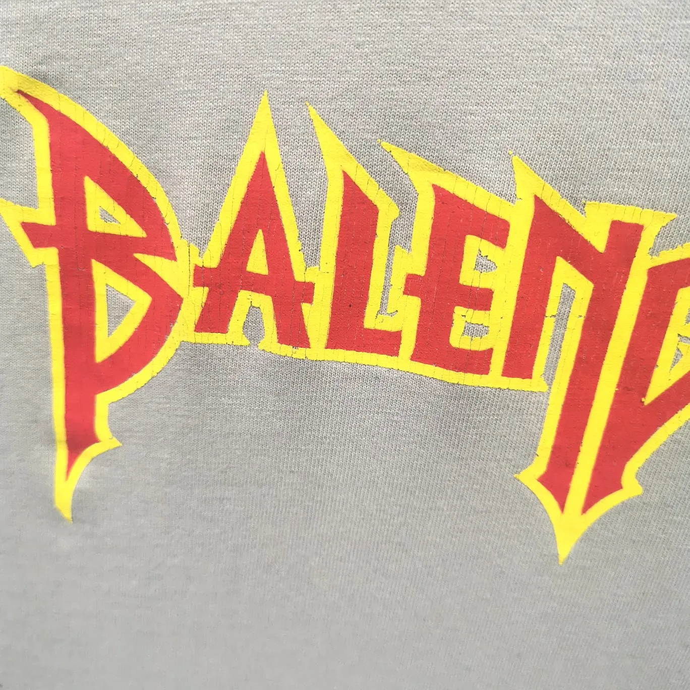 [New] The top tested version of BALENCIAGA Balenciaga's lightning flame burst pattern graffiti Xiao Yang's same model for male and female couple stars and the same style pure cotton short-sleeved T-shirt. The front panel is printed with glue bursting effect. It uses imported transparent slurry to scrape the bottom to make the printed cracks feel even. You don’t have to worry about it falling off, as long as it’s not violently machine washed (it’s no problem at all to wash and dry it). The hem is artificially embellished with hand-painted prints, creating a French messy graffiti style! All holes on the body are manually worn and positioned. The holes are even and won't affect the overall structure of the clothes, and they won't get bigger with washing! The fabric is made of 260g Odel pure cotton, brand new, washed, and labeled. zp consistent synchronization. Size: XS-L Color: Silver White Blue Black