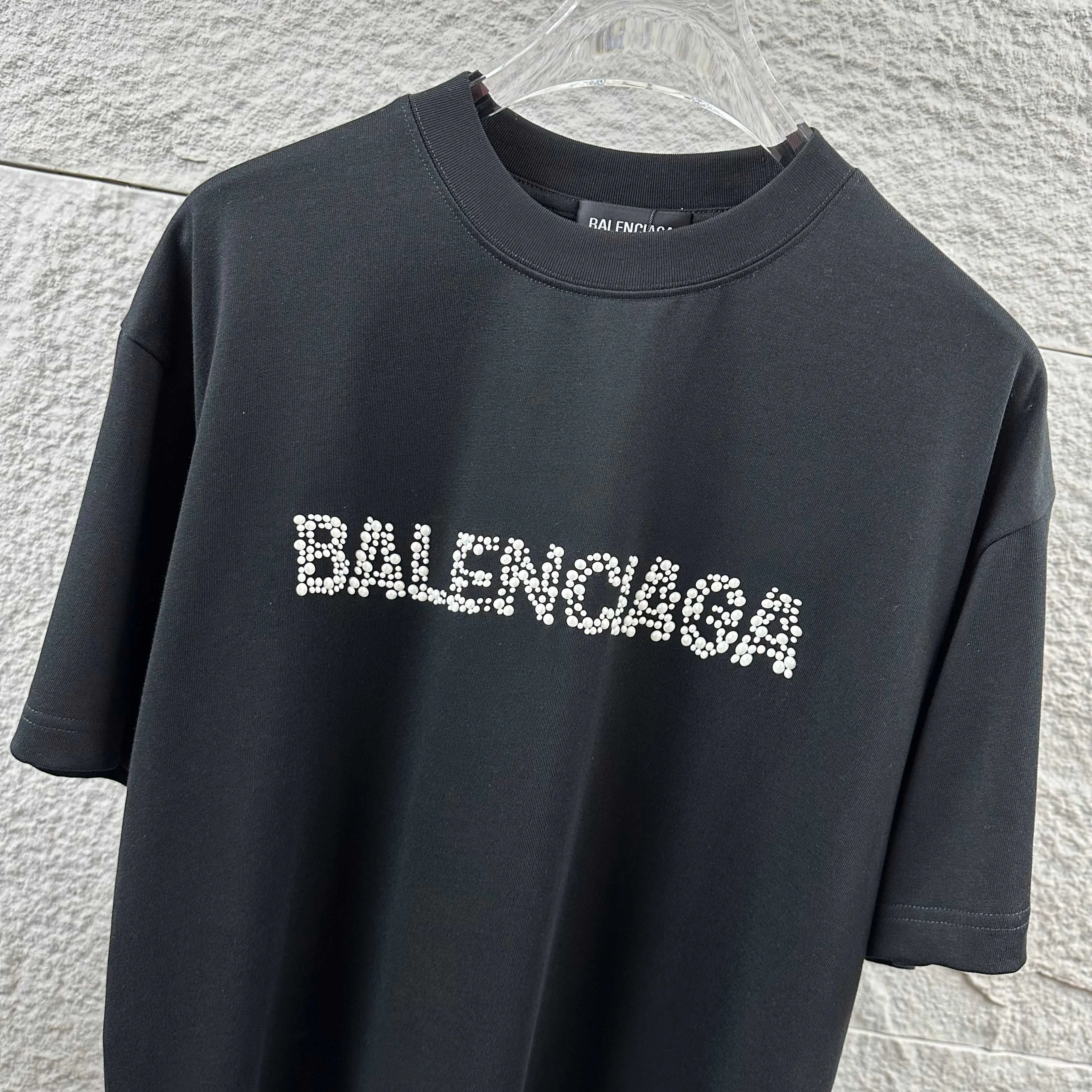 🅿️190 BALENCI*GA Paris 2025 spring and summer new short-sleeved T-shirt Classic three-dimensional hot diamond pearl craft Customized double yarn plain cotton fabric Short-sleeved T-shirt Unisex Color: Black White Size: S (90-130 catties) M (120-150 catties) L (140-165 catties) XL (160-180 catties) XXL (180-210 pounds)