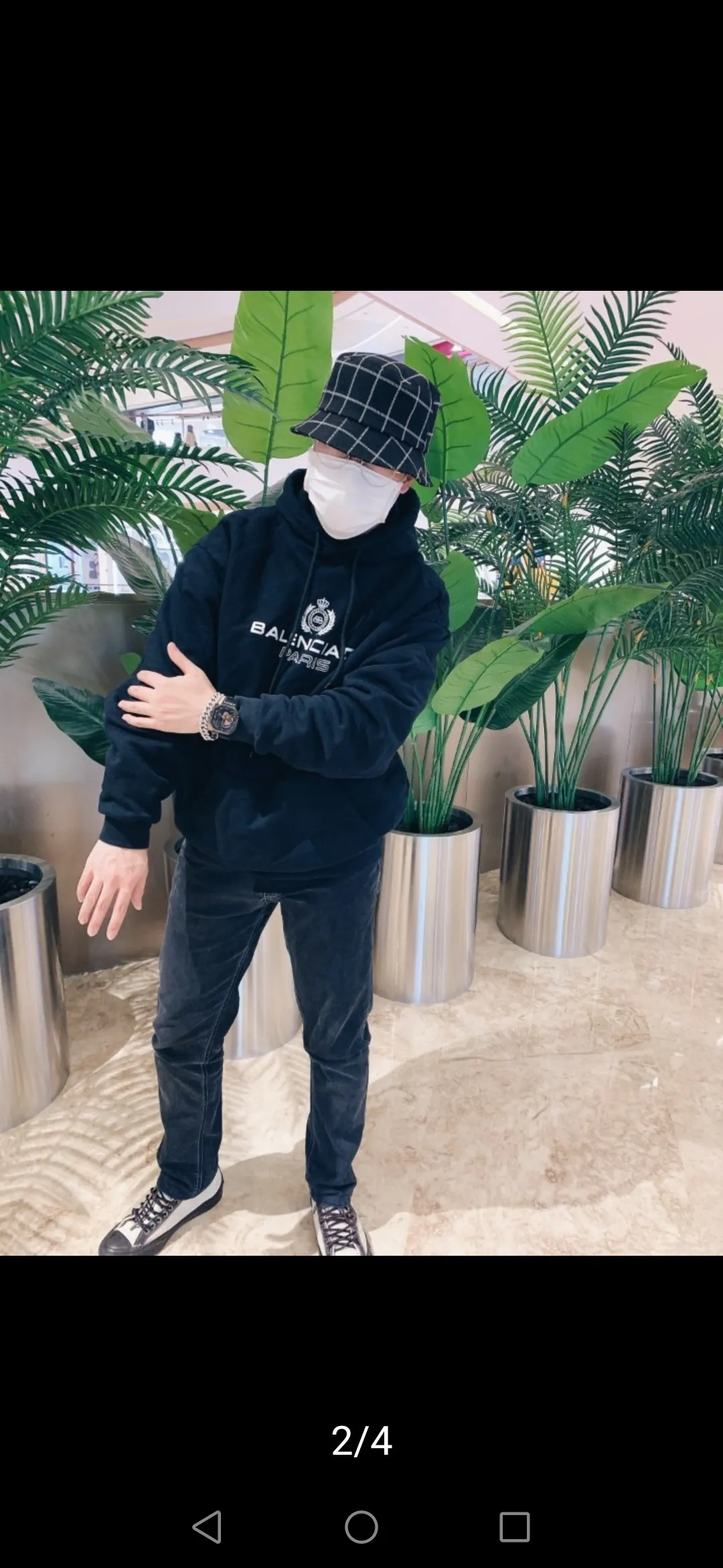 ♻️💯Reference model picture of the upper body❤️Spring and autumn style Balenciaga classic wheat ear hooded sweatshirt. Selected 480g cotton double yarn terry fabric, thick and textured, high-density knitting weaving technology, tight and elastic, extremely soft and skin-friendly, soft and delicate feel, no shrinkage or deformation, the upper body is crisp and stylish, different from the cheap soft couch fabrics with low weight and low count on the market.  Ultra-high-level workmanship, every detail shows a sense of luxury, and the original three-dimensional cutting process creates a perfect fit. The OS loose shoulder style accommodates all body types. It is a truly versatile style that looks slim and good-looking for both men and women.   3M reflective classic wheat ear letter printing has high fastness and will not crack or fall off. The classic pattern will never go out of style. Multiple colors are available, and every color is beautiful!  Color: Black Size: XS-L P:410