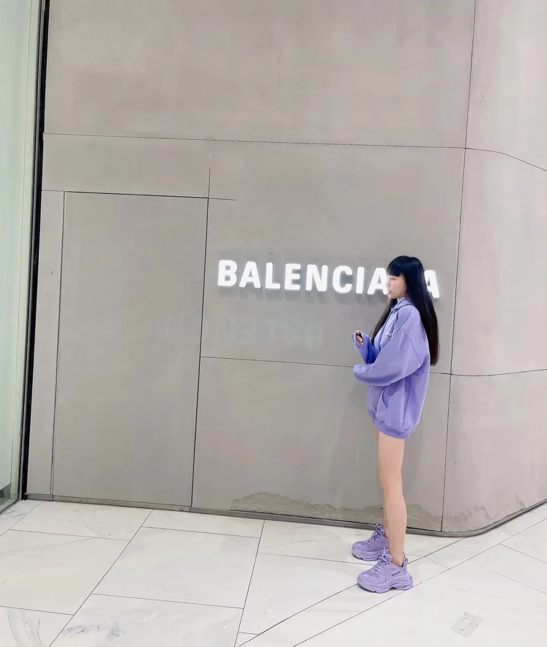 ♻️💯Upper body reference model picture❤️The top version of Balenciaga BALENCIAGA Cola Mailang embroidery print male and female couple stars the same style pure cotton hoodie hooded sweatshirt. Three colors are available to ensure the same fabric as the original version, no color difference! Customized dyeing in a package! INS, Xiaohongshu’s popular style, classics that never fade away! The king of orders in Spain, the fried chicken is highly recommended! 480% pure cotton terry fabric, comfortable and warm! Full of drape! The printing uses Tajima embroidery machine imported from Japan, which is known as the fighter among embroidery machines. The embroidery is meticulous, with no threads or skipped threads, the printing and embroidery are full and fine, and the letter spacing is consistent with ZP! Wearing it gives you full confidence and peace of mind! The labels and washes are all correct! On behalf of G at the same level! Consistent packaging at the counter! Size: XS-L Color: Purple light gray white gray P:450