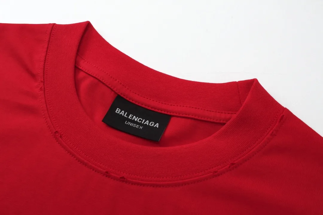 🅿️170 Detail Picture [Top version. Official website quality] BALENCI*GA/Paris BALENCI*GA#Valentine's Day. The latest model limited to Chinese Valentine's Day, love embroidered washed and distressed short-sleeved T-shirt brick cabinet synchronization. The fabric is made of Paris ZP custom-woven and dyed cotton double yarn. The weight is 260 grams. The cloth surface is clean. The cloth pattern is clear. Soft and comfortable. Good color fastness. Not easy to change color. The threads are woven and dyed with no color difference. The front and back embroidery is embroidered with an embroidery machine imported from Tajima. The effect is three-dimensional and the garment is distressed. The version adopts OS loose shoulder design. Same style for men and women. Code: BL233306 Color: black. White, red Size: XS to L