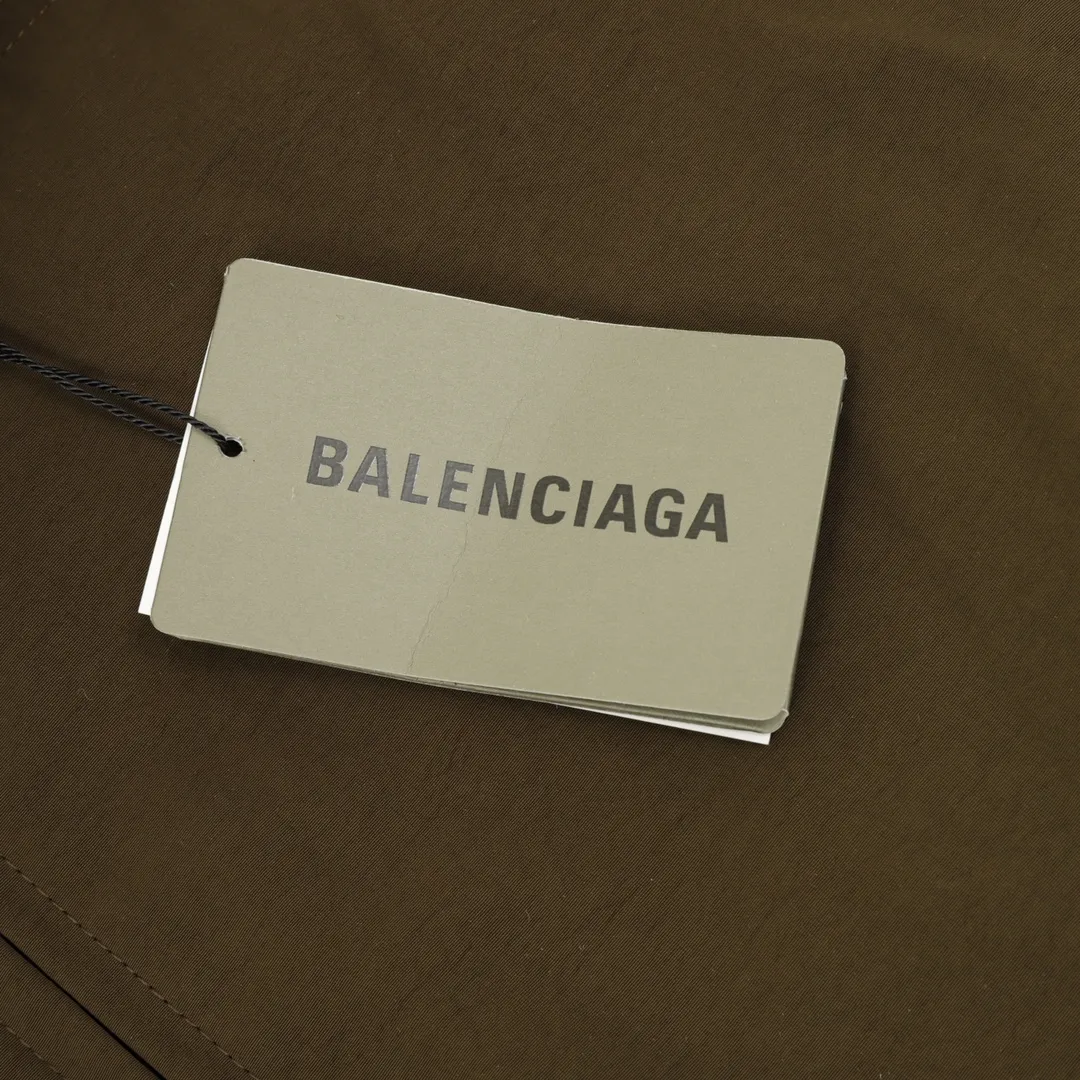 🅿️570 Balenciaga/Balenciaga three-color double-ring printed stand-up collar jacket. It is made of customized matt Taslan professional fabrics, plus three-proof coating process, Teflon anti-fouling treatment, anti-oil stains and easy to clean, polyester high-density bird's eye mesh lining, three-dimensional circulation breathable structure, quick moisture export, anti-static treatment, more comfortable to wear in autumn and winter, imported environmentally friendly glue screen printing, custom hardware zipper double puller LOGO, custom accessories three labels Size: XS-L