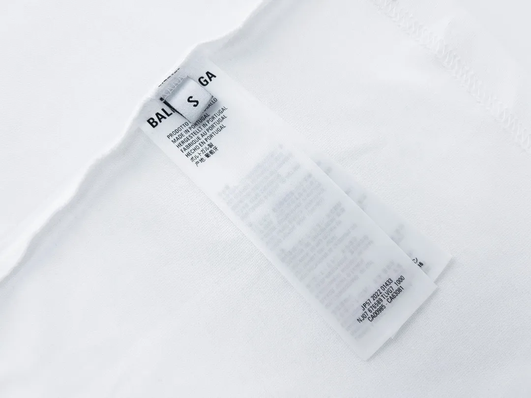 🅿️180 Detail Picture [Top version. Official website quality] BALENCI*GA/Paris. Wheat ear printed short-sleeved T-shirt. Brick cabinet synchronization. The fabric is made of Paris ZP custom-woven and dyed 100% cotton double yarn compact cotton. The weight is 260 grams, the cloth surface is clean. The cloth pattern is clear, soft and comfortable. The threads are dyed with no color difference. The classic pattern is printed with environmentally friendly imported materials, straight crack glue and precision printing screen. The letters are clear and the effect is three-dimensional, restoring the brick cabinet. It is not the same as the market currency, welcome to compare. The version adopts OS loose shoulder design. Same style for men and women. Code: BL223080 Color: black, white, khaki Size: XS to L