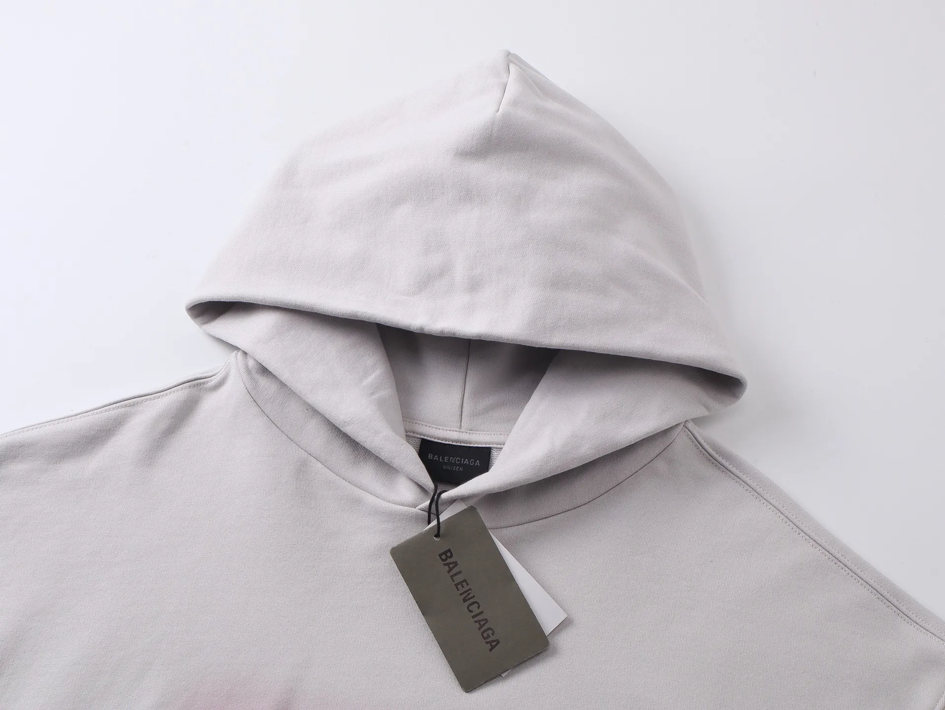 🅿️366 real photos [Top version. Official website quality] BALENCI*GA/25 new model. Latest style SS25 ready-to-wear washable hooded sweatshirt with Los Angeles night scene direct-printed print on the front. Research and development at the first time, different market currencies. Comparisons welcome. The fabric is made of Paris ZP custom-woven and dyed cotton sweatshirt. Weighing 460 grams, the cloth surface is clean. The cloth pattern is clear, soft and comfortable. The threads are dyed with no color difference. Printing adopts computer direct printing. Garments are washed and aged. Jubie market currency. Welcome to compare. The version adopts OS loose shoulder design. Same style for men and women. Code: BL259905 Color: washed black, apricot Size: XS S M L