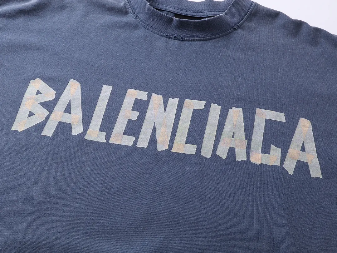 🅿️250 BALENCI*GA Paris tape series printed washed distressed long sleeves. The fabric is made of 280g Paris-specific double yarns*high weight 1:1 double yarn rib. The front and rear panels are made of imported Kornray machine direct-injection printing technology. Distressing + multi-position cutting and wear-making process. Two high-temperature shaping washes. os dropped shoulders and loose version. Same style for men and women -Color: off-white, iron gray, burgundy, green, black blue, fog blue -SIZE: XS S M L style number 8602#