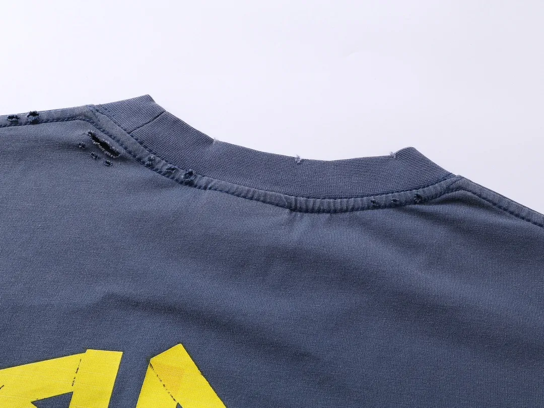 🅿️250 BALENCI*GA Paris tape series printed washed distressed long sleeves. The fabric is made of 280g Paris-specific double yarns*high weight 1:1 double yarn rib. The front and rear panels are made of imported Kornray machine direct-injection printing technology. Distressing + multi-position cutting and wear-making process. Two high-temperature shaping washes. os dropped shoulders and loose version. Same style for men and women -Color: off-white, iron gray, burgundy, green, black blue, fog blue -SIZE: XS S M L style number 8602#