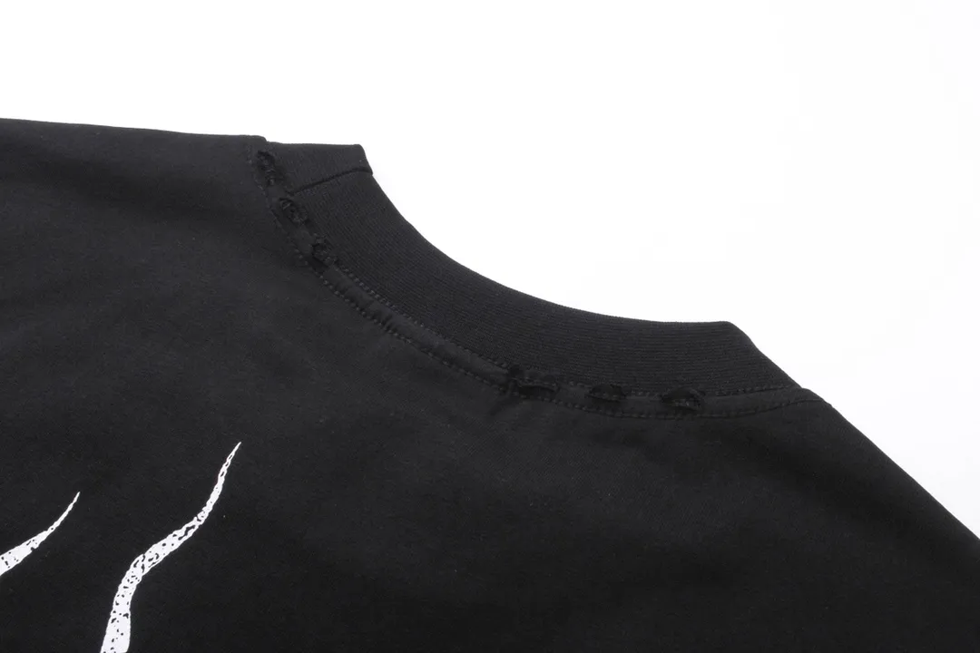 🅿️186 Detailed Picture [Top version. Official website quality] BALENCI*GA/Paris. 2024 new style flame letter LOGO destruction printed short-sleeved T-shirt. Brick cabinets are synchronized. Genuine products are developed at the first time, and you can print and compare! The fabric is made of Paris ZP custom-woven and dyed cotton double yarn. Weighing 260 grams, the cloth surface is clean. The cloth pattern is clear, soft and comfortable. The threads are dyed with no color difference. The classic LOGO is printed using environmentally friendly imported materials, with clear pattern letters and a three-dimensional effect. Restored brick cabinet. Ready-made garments are washed, worn and old. Different market currency. Welcome to compare. The version adopts OS loose shoulder version. Same style for men and women. Code: BL233303 Color: black, white, yellow, gray blue Size: XS to L