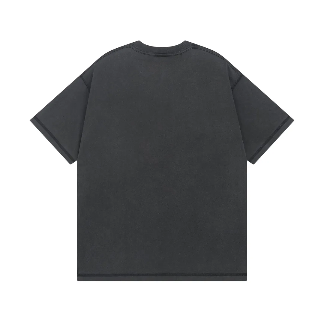 🅿️200 Actual pictures [Top version. Official website quality] BALENCI*GA/Paris #2025 new style washed short-sleeved T-shirt with letter LOGO chest patch embroidery, ready-to-wear stitching on the reverse side, ready-to-wear wash, full of design sense. Welcome to compare. The fabric is made of Paris ZP custom-woven and dyed cotton double yarn, weighing 260 grams, the cloth surface is clean. The cloth pattern is clear, soft and comfortable. The threads are dyed with no color difference. The classic letter LOGO is embroidered with imported Tajima embroidery machine. The effect is three-dimensional. Restore the brick cabinet, adopt OS loose shoulder style. Same style for men and women. Code: BL253639 Color: washed black, matte blue, green Size: XS S M L
