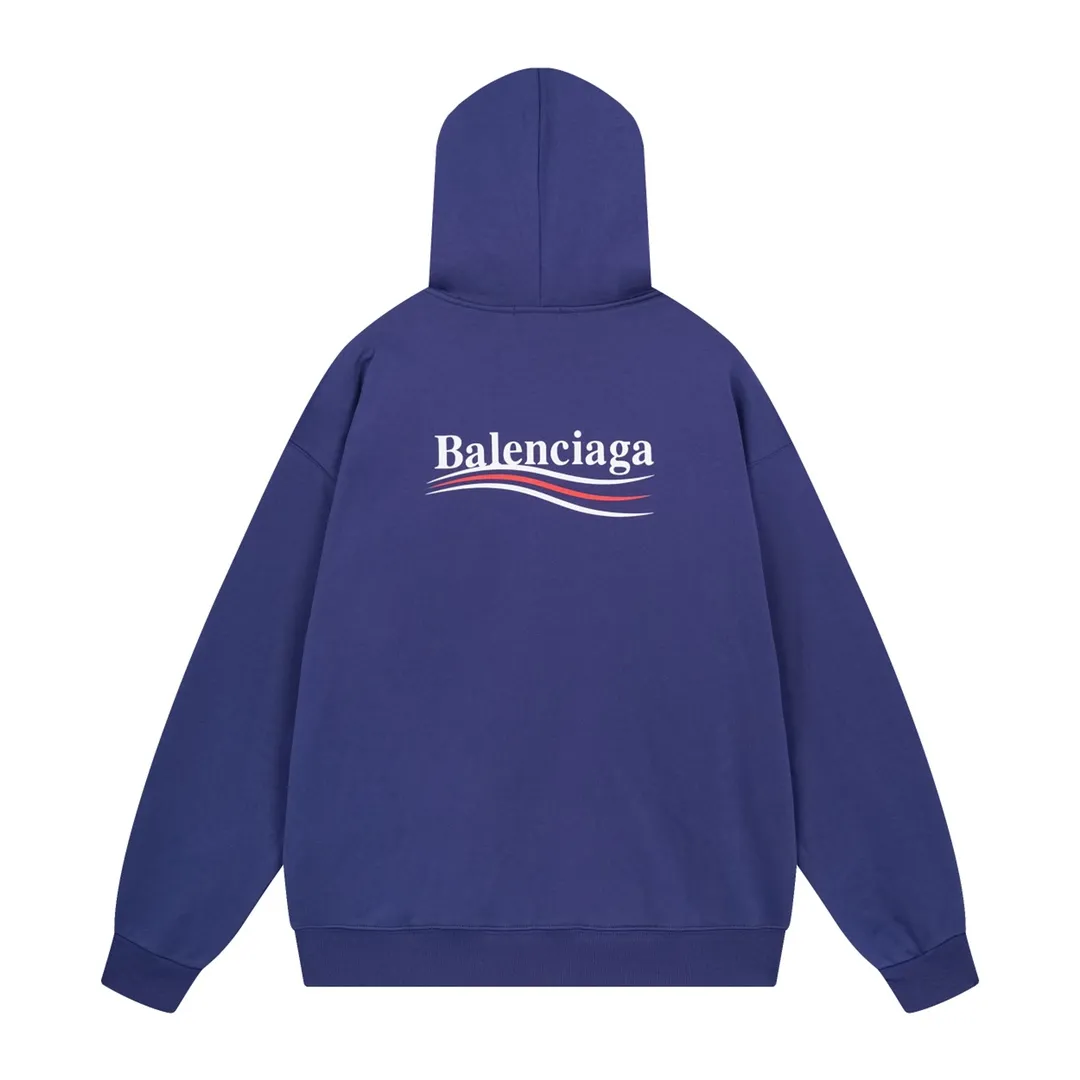 🅿️290 Detailed picture [Top version. Official website quality] BALENCI*GA/Paris #classic style, cola printed long-sleeved hooded sweatshirt. The fabric is made of Paris ZP custom-woven and dyed cotton sweatshirt. The weight is 450 grams. The cloth surface is clean. The cloth pattern is clear, soft and comfortable. The threads are dyed with no color difference. The classic pattern printing uses environmentally friendly imported glue and precision stencil. The letters are clear. No burrs. The three-dimensional effect is strong. All colors are synchronized with the brick cabinets, custom woven and dyed, and will not fade. Different market currencies. The version adopts OS loose shoulder design. Same style for men and women. Code: BL238031 Color: white, black, red, blue Size: XS S M L