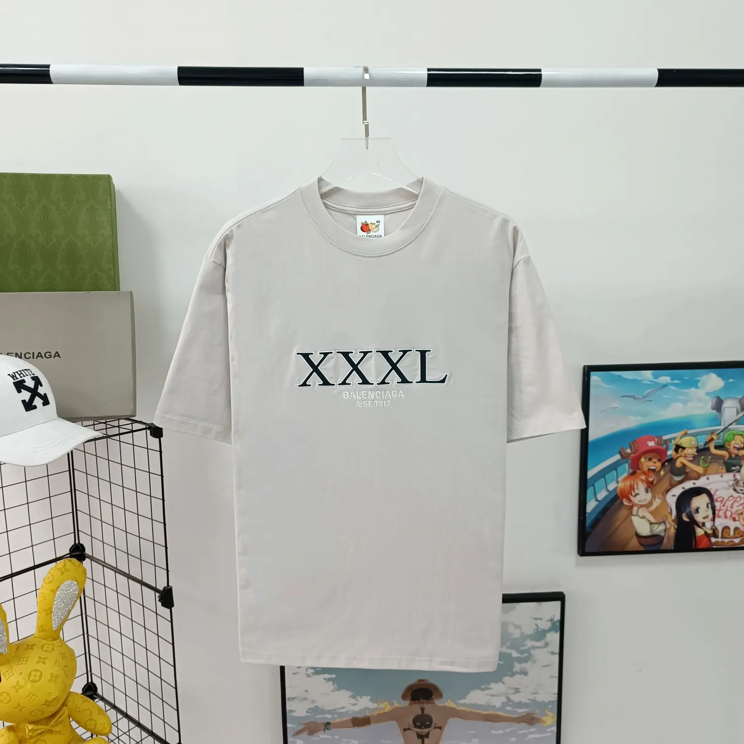 The top tested version of Balenciaga BALENCIAGA's new XXXL letter embroidery, milky white latest style bottoming short-sleeved T-shirt [new ceiling level] - 2023 new version shipped! Feel free to compare top quality products!  -Using imported Tajima 10w needle machine embroidery, high-density embroidery letter wrapping technology, full details and no tails, clear letters without connections‼ ️ - BLCG's latest fashion series, Jay Chou's same upper body, new models are released every year, milk white color is new this year, I didn't hesitate to buy it as soon as I saw it, the upper body is whiter, I love this color so much! The new customized fruit pattern collar label is different from the previous embroidered LOGO collar label, please pay attention to the distinction! -Full set of 1:1 customized accessories + Sydney paper with logo + new version of handbags at the counter + three labels for large products + original hangtag -The webbing on the back collar extends to the shoulders for reinforcement, and the stitches are downturned at the joints. Imported elliptical machine with imported glue technology. Overall printing without teeth. 32s280g double yarn combed cotton fabric, weighing up to 400 grams after washing!  Color: Washed Black Apricot Size: XS-L P:310