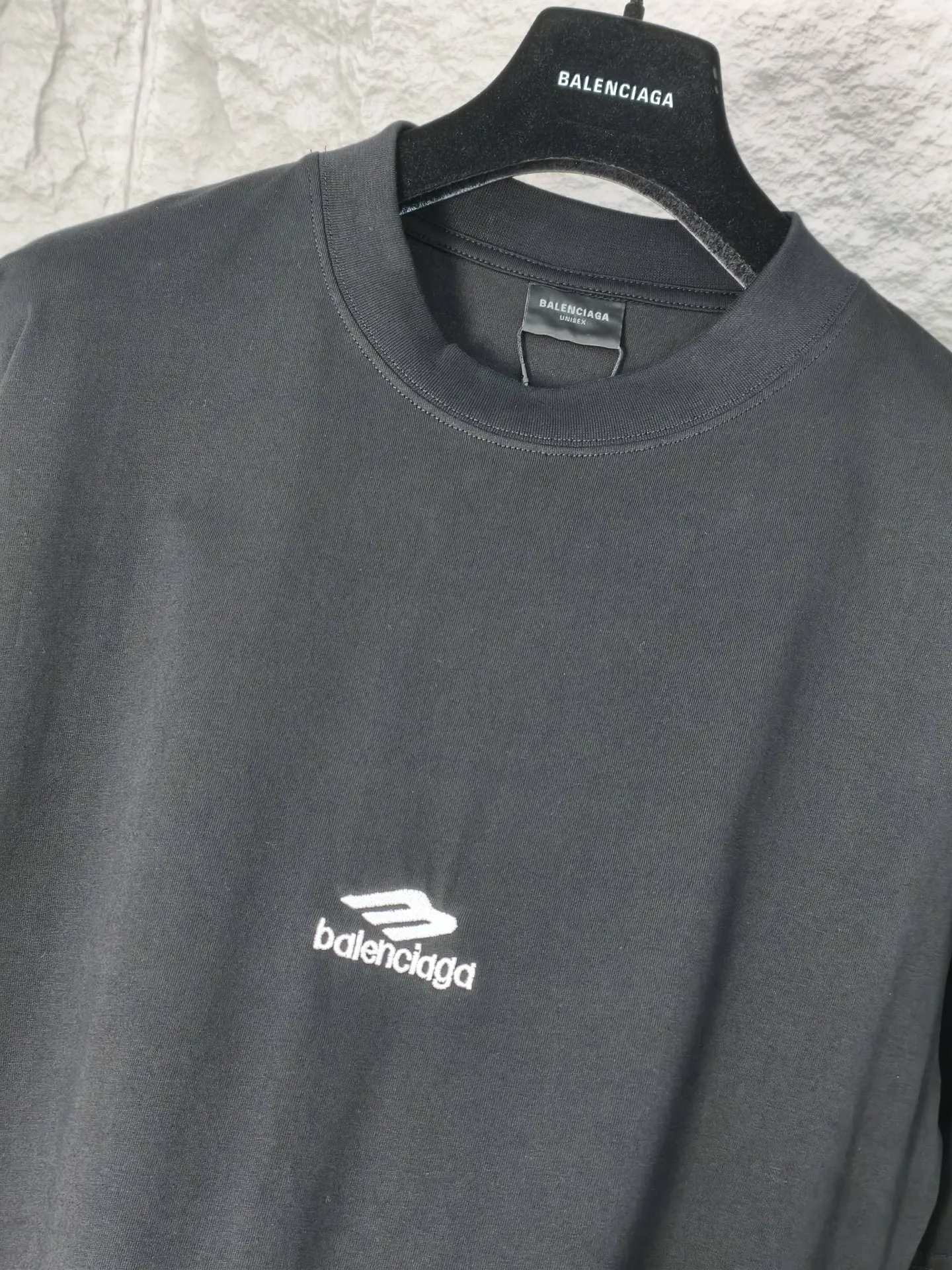 🅿️180 9207# Actual pictures Top version [[BALENCIA*GA] Official website quality Paris new ski series 3M size LOGO embroidered short-sleeved T-shirt OS version Loose dropped shoulders Unisex style Fabric: 260 grams 100% cotton double yarn Technology: Front and back embroidery Garment washing Shape solid Color: Black Blue Yellow Size: XS S M L