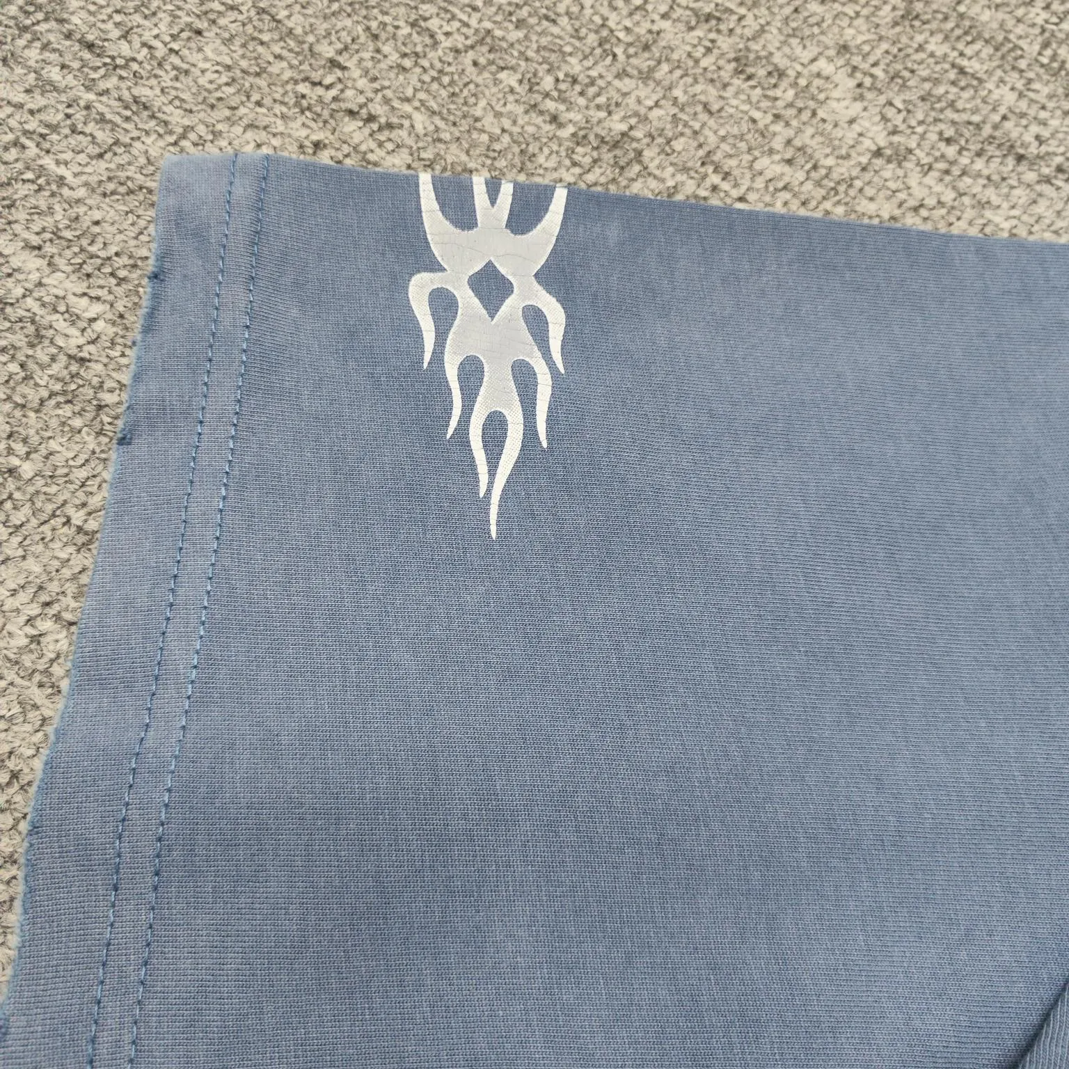 Top version BALENCIAGA/Balenciaga 2024 SS latest flame direct-injection printed washed distressed short-sleeved T-shirt ✅No.1 quality in this market Real ceiling quality✅All original development pay attention to detail pictures to avoid stolen pictures merchants mix and distribute ✅Correct 260g custom-woven and dyed double-yarn pure cotton fabric, frayed holes ZP consistent ✅Correct imported material printing Conley machine direct-injection process No touch, clear three-dimensional, firm and non-shedding✅No color difference in custom-dyed threads, no fading No deformation, overweight craftsmanship, consistent with the original version, different from the market currency. Here is an explanation of why mine is a little more expensive than others, 1. It seems to be a simple printing or embroidery, but it is not simple at all. 10000% imported machine restoration, not just lip service. You are welcome to compare with peers. 2. Each model is produced by the company, and the details of the workmanship and fabrics are consistent with the original ones. There is no color difference between the ones at the counters. Guaranteed no color difference. Re-engraving is not scary. Whoever is fake is embarrassed. It’s not shameful to make a replica, it’s shameful if you can’t buy the correct version if you make a replica. 3. Note that the threaded collars are all original collars of certain countries and regions, with high wrapping. The width of the neckline and cabinets are accurate to the millimeter. Thick necklines are not easy to deform. The collars of high-end products are all restored cabinets. They are different from the big collars in the world. Ordinary garbage short-sleeves are printed with a print. The clavicle of the upper body is exposed. Please be patient. Customers who have bought genuine products or have seen genuine products will come back to place orders again. This is quality. This is quality. 4. Different styles of washed wheat main wheat, including imported wheat, have different colors and codes. Really restore the counter. As we all know, Balenciaga has different English or different colors on the collar labels of each quarter. This distinguishes the fast food products with the same common main wheat washed wheat. 5. Pay attention to the workmanship. The stitching at the neckline has no folds, smooth and natural without overlapping lines, and truly restores this. This is something that many people cannot do. 6. The fabric is made of 260g Paris-specific double yarn. No one can make better fabrics than my family. There's really no way to compare it with the ordinary version on the market. Respect it. It's genuine and costs thousands of dollars. Don't buy street stalls. Quality 7. The workmanship is fully restored. The packaging is fully restored. The cost is huge. 8. I guarantee here that this is the highest quality you can find. Color: Yellow Blue Black Size: XS-S-M-L P:260