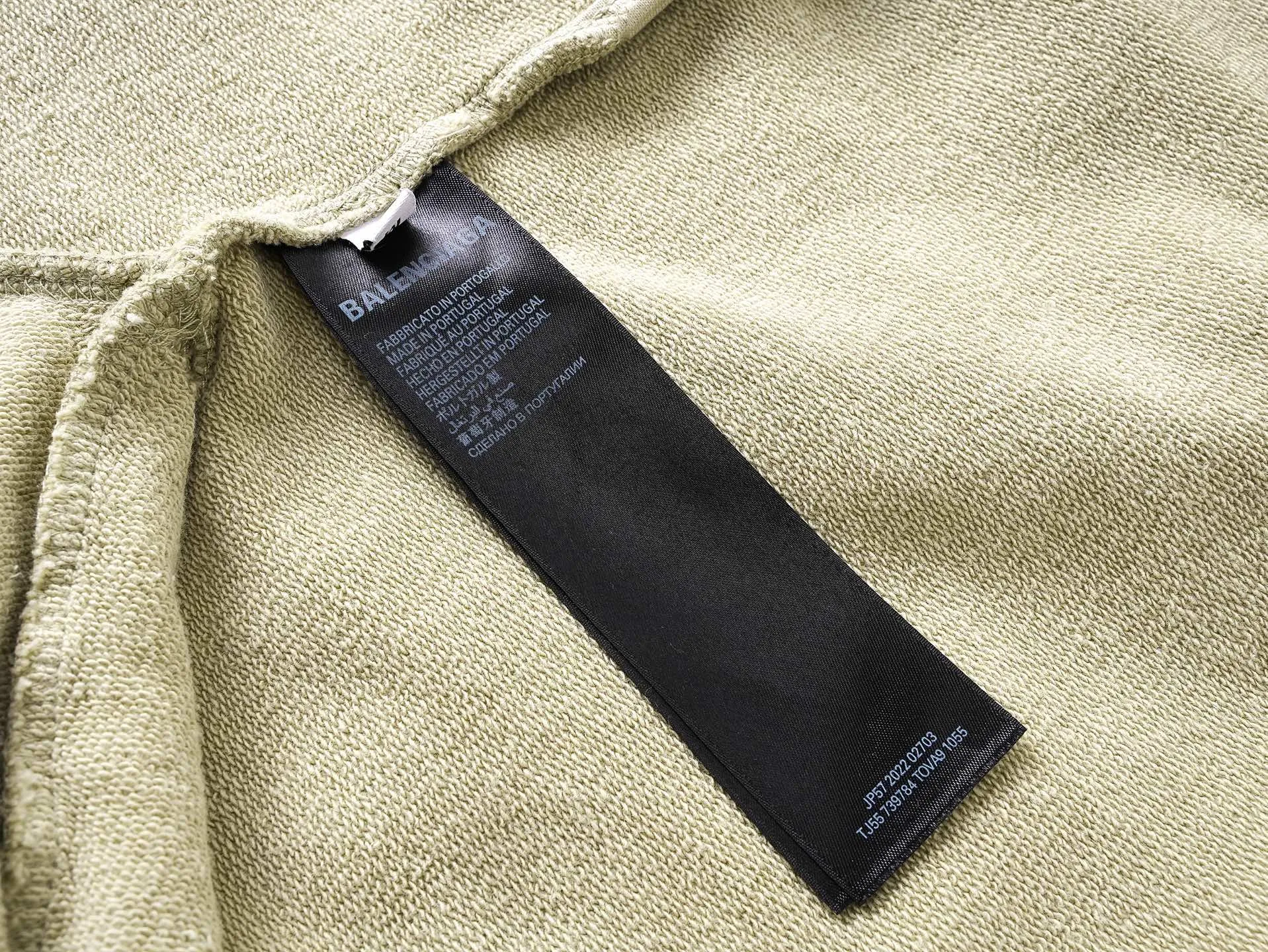 🅿️420 - BALENCI*GA 24ss Paris hot-selling tape hooded sweatshirt. The front and back panels are printed with tape direct printing. Many hand-made grinding. The ready-made clothes are washed and worn. The cloth surface is clean. The cloth pattern is clear, super heavy work. Soft and comfortable. Exclusively pattern-woven and dyed 450g fabric. Threads are dyed in the same vat with zero color difference. Different from the market currency. The version adopts os loose shoulder version. Welcome to compare, same style for men and women. -Color: Iron gray blue, Paris blue, washed black, burgundy, fluorescent yellow, green, khaki -SIZE: XS S M L style number 8912#