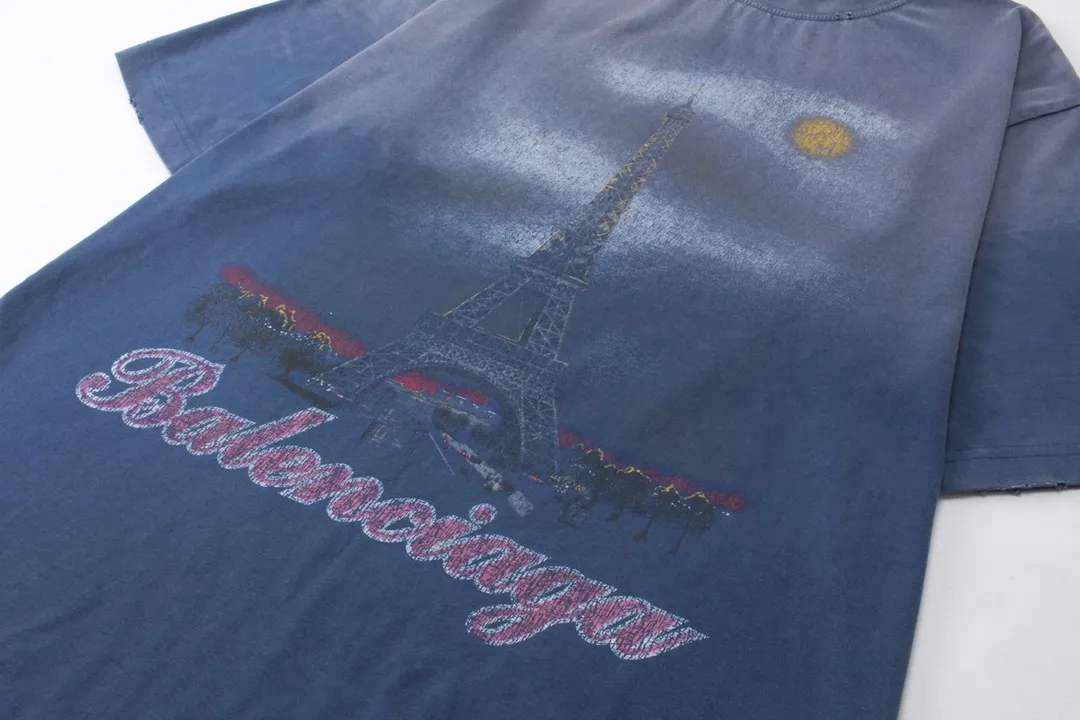 🅿️210 Detailed picture [Top version. Official website quality] BALENCI*GA/Paris. 2024 latest Paris Eiffel Tower inkjet gradient color printed washed and distressed short-sleeved T-shirt. Overweight craftsmanship, brick cabinet synchronization. ⚠️Distinguish market currency, genuine product development, welcome to compare! The weight is 260 grams, ground. The hand-painting is consistent with ZP, and the printing uses Kornit digital direct printing. The garments are washed and worn. The whole piece is designed with extra heavy craftsmanship. Comparisons welcome. The version adopts OS loose shoulder style. Same style for men and women. Code: BL223333 Color: pink, washed blue (the process of washing blue is different, and the price is also different) Size: XS to L
