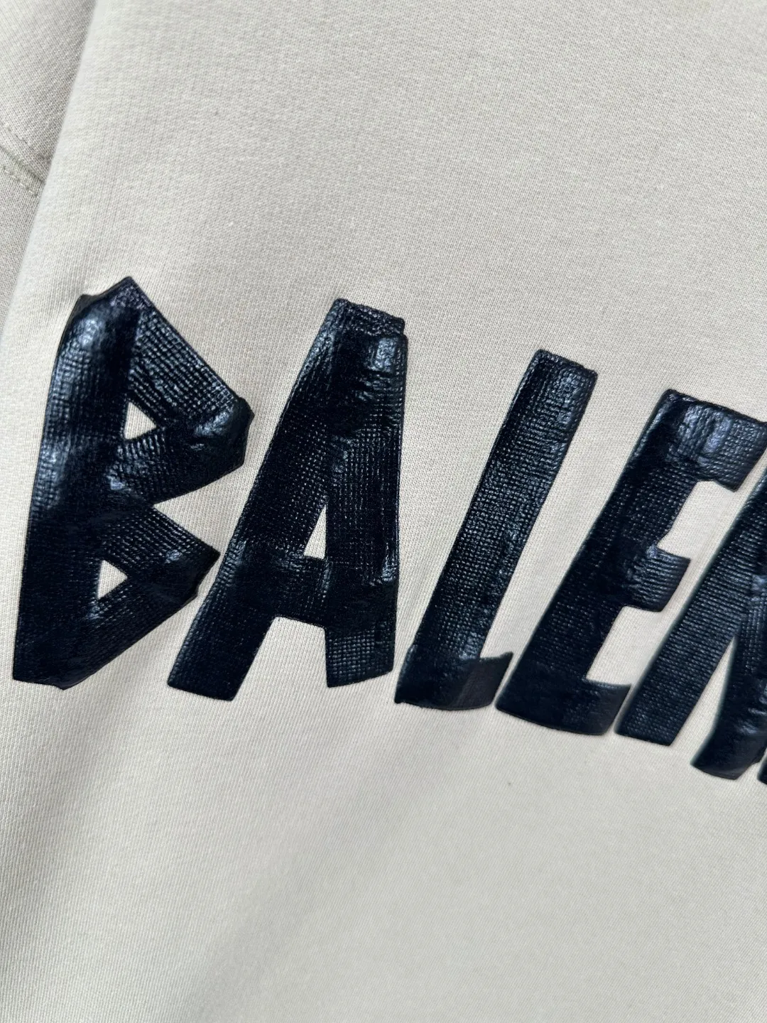 🅿️420 BALENCI*GA 24ss Paris hot-selling tape hooded sweatshirt. The front and back panels are printed with tape direct printing. Many hand-made. The ready-made garments are washed and worn. The cloth surface is clean. The cloth pattern is clear, super heavy work. Soft and comfortable. Exclusively pattern-woven and dyed 450g fabric. The threads are dyed in the same cylinder with zero color difference. Different from the market currency. The version adopts os loose shoulder version. Welcome to compare. Same style for men and women -Color: iron gray blue Paris blue washed black burgundy fluorescent yellow green khaki -SIZE: XS S M L style number 8912#