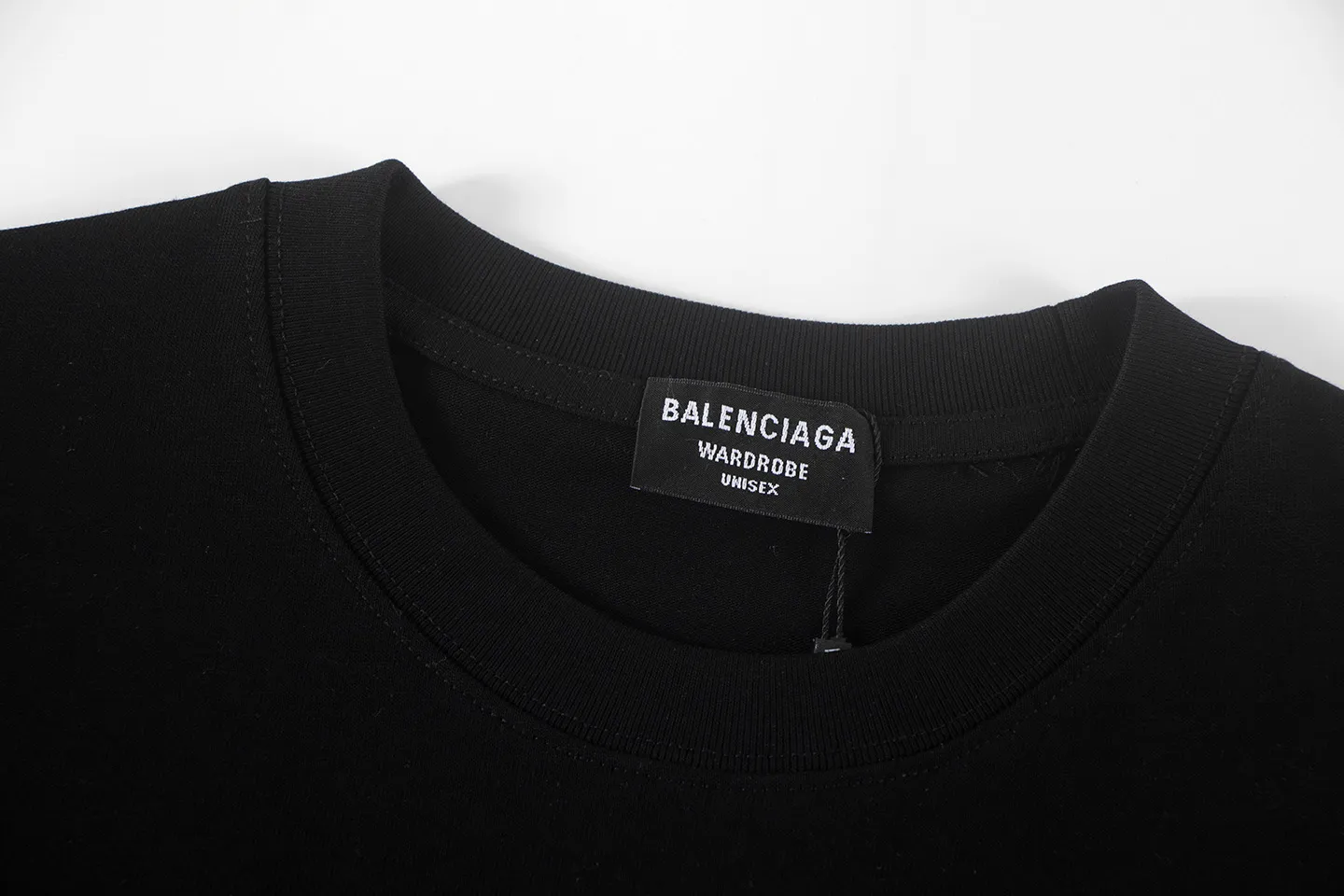 🅿️170 Balenciaga2026 embroidery🪡New T-shirt Material: Made of high version 300g double yarn combed cotton Size: S M L XL Color: black and white Style number: W2810