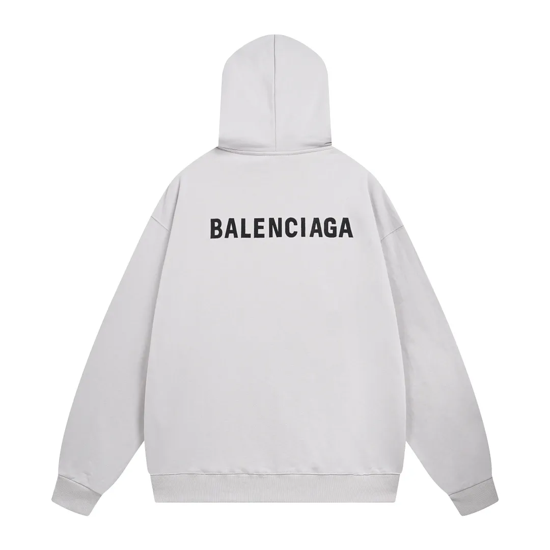 🅿️300 Detailed picture [Top version. Official website quality] BALENCI*GA/Paris#Classic model. Classic LOGO letter embroidered long-sleeved hooded sweatshirt on the front and back. 2024 autumn and winter brick cabinet synchronization.                       The fabric is made of Paris ZP custom-woven and dyed cotton double yarn David coat. The weight is 450 grams. The cloth surface is clean. The cloth pattern is clear, soft and comfortable. The threads are dyed with no color difference. The classic letters are embroidered with an imported Tajima embroidery machine. The letters are clear and the effect is three-dimensional, restoring the brick cabinet. The version adopts the OS loose shoulder style. The same style for men and women. Coding: BL238039 Color: black, ash, purple, khaki, off-white Size: XS S M L