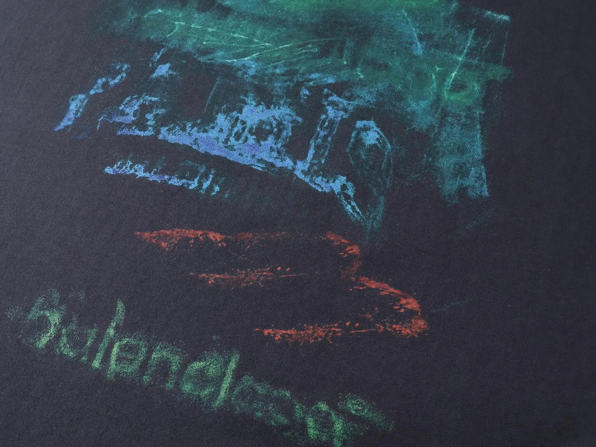 🅿️230 Detailed pictures [Top version. Official website quality] BALENCI*GA/Paris BALENCI*GA#25 Paris new model, blurred pattern on the front and back, white ink direct spray, washed and worn, old hem, hand-polished long-sleeved T-shirt. Brick cabinet synchronization. The old and worn ZP is the same, welcome to compare. The fabric is made of Paris ZP custom-woven and dyed 100% cotton double-yarn compact cotton. The weight is 260 grams. The cloth surface is clean. The cloth pattern is clear. Soft and comfortable. Good color fastness. Not easy to change color. The threads are woven and dyed with no color difference. The printing uses white ink computer direct printing, and the garments are washed, worn and worn, and the craftsmanship is extremely heavy. Jubie market makes goods based on pictures. Comparisons welcome. Restore brick cabinet. The version adopts OS loose shoulder version. Same style for men and women. Code: BL255088 Color: gray blue Size: XS S M L