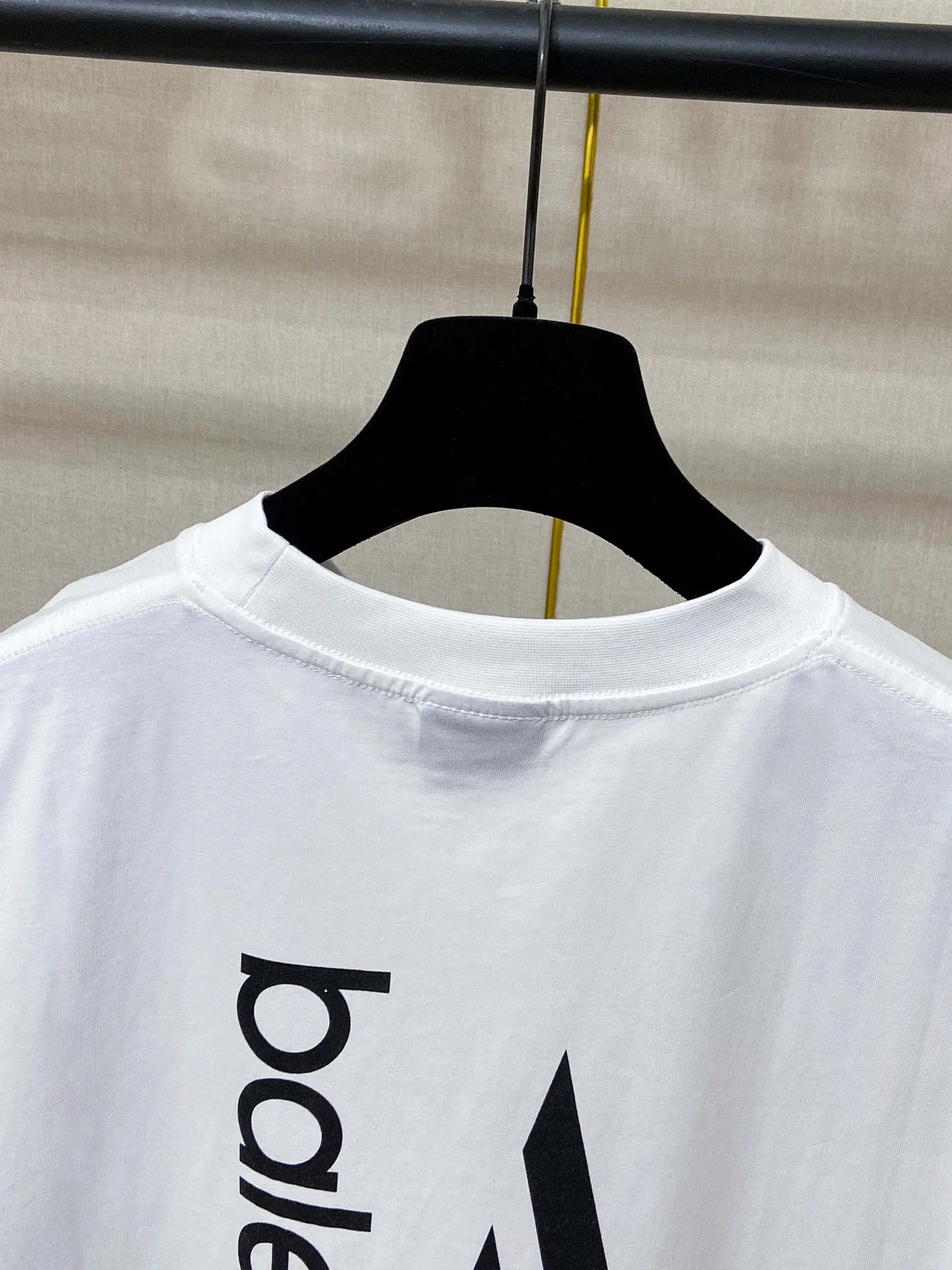 🅿️170 9187# Real photos Top version [[BALENCIA*GA] official website quality Paris new ski series 3M artistic letter LOGO printed short-sleeved T-shirt OS version loose dropped shoulders Unisex style Fabric: 260g 100% cotton double yarn Technology: front and rear left and right sleeve printing Garment wash spray-painted worn distressed fixed color Color: black white Red (red has different craftsmanship and different prices) Size: XS S M L