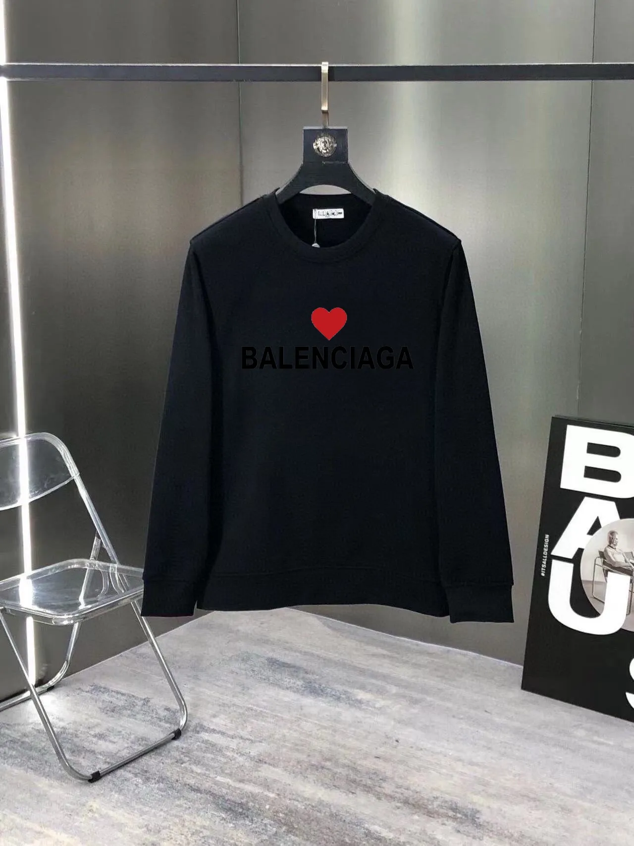 🅿️380 [BALENCIAGA] (Gospel for Fatty) hot-selling suit is coming. Focus on the original version of the official website. 2025 new hot-selling sweatshirt suit. The original order is the best. 🇭🇰The meticulous work of top designers. It has a fitting and perfect upper body effect. 100% natural high-quality Roman cotton, close-fitting comfort, noble and elegant! Original hardware embodies elegance and nobility! Counter size: M-5XL (maximum wear up to 220 pounds)