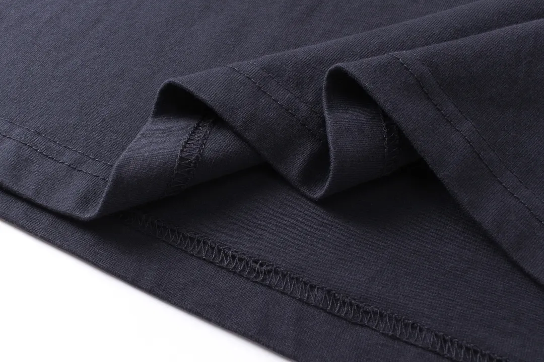 🅿️190 detailed pictures [Top version. Official website quality] BALENCI*GA/Paris. 2024 new style. Classic LOGO cracked printed washed long-sleeved T-shirt. Brick cabinet synchronization. Genuine product developed at the first time, happy to print and compare! The fabric is made of Paris ZP custom-woven and dyed cotton with double yarns and compact cotton. The weight is 260 grams. The cloth surface is clean. The cloth pattern is clear, soft and comfortable. The threads are dyed with no color difference. The classic printing is made of environmentally friendly imported materials, and the letters are cracked and printed. The letters are clear and the effect is three-dimensional. Restore the brick cabinet. Ready-made clothes are washed and distressed, different market currency, welcome to compare, the version adopts OS loose shoulder version. Same style for men and women Coding: BL223209 Color: dark blue gray, white Size: XS to L