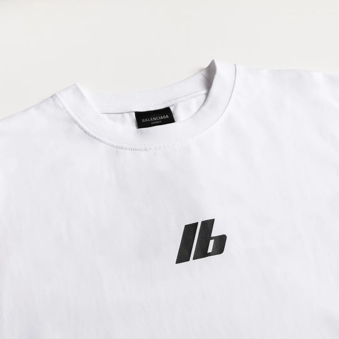 🅿️160 9101# Detailed picture Top version [BALENCIA*GA] Official website quality Paris new classic front and rear reflective printed T-shirt OS version Loose dropped shoulders Unisex style Fabric: 260g 100% cotton double yarn Technology: Front and back reflective printing Garment wash Shaping Solid color Color: Black White Size: XS S M L