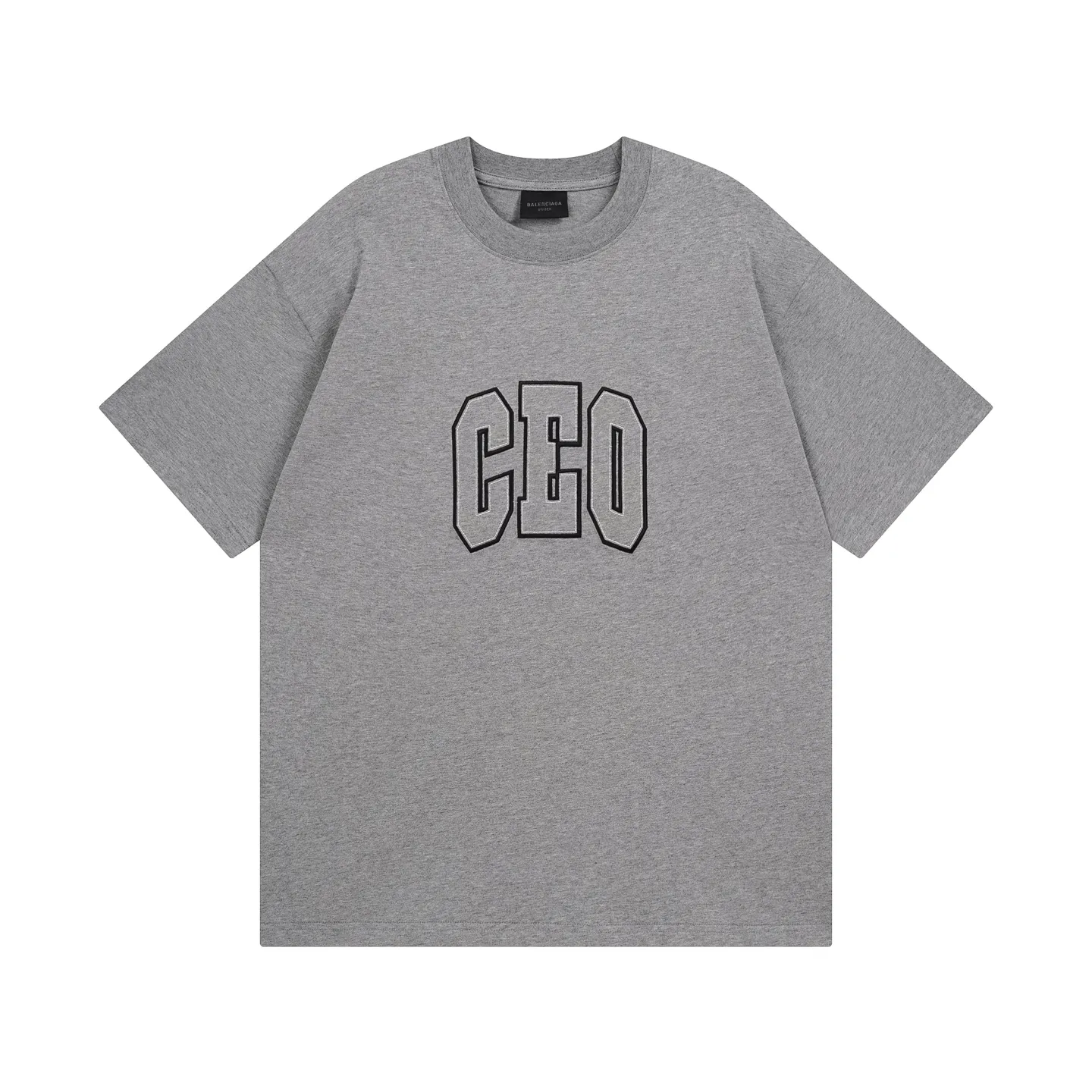 🅿️180 photos [Top version. Official website quality] BALENCI*GA/Paris. 2025 new model. The short-sleeved T-shirt is embroidered with the CEO team logo on the front. It is synchronized with the brick cabinet. It is developed as an authentic product at the first time. Please print and compare! The fabric is made of Paris ZP custom-woven and dyed cotton with double yarn. Weighing 260 grams, the cloth surface is clean. The cloth pattern is clear, soft and comfortable. The threads are dyed with no color difference. The embroidery uses imported Tajima embroidery machines. The letters are clear and the effect is three-dimensional. The entire garment is worn and distressed. The version adopts OS loose shoulder design. Same style for men and women. Code: BL253697 Color: Gray Size: XS S M L