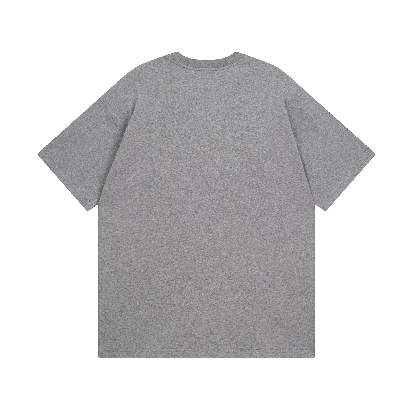 🅿️180 photos [Top version. Official website quality] BALENCI*GA/Paris. 2025 new model. The short-sleeved T-shirt is embroidered with the CEO team logo on the front. It is synchronized with the brick cabinet. It is developed as an authentic product at the first time. Please print and compare! The fabric is made of Paris ZP custom-woven and dyed cotton with double yarn. Weighing 260 grams, the cloth surface is clean. The cloth pattern is clear, soft and comfortable. The threads are dyed with no color difference. The embroidery uses imported Tajima embroidery machines. The letters are clear and the effect is three-dimensional. The entire garment is worn and distressed. The version adopts OS loose shoulder design. Same style for men and women. Code: BL253697 Color: Gray Size: XS S M L