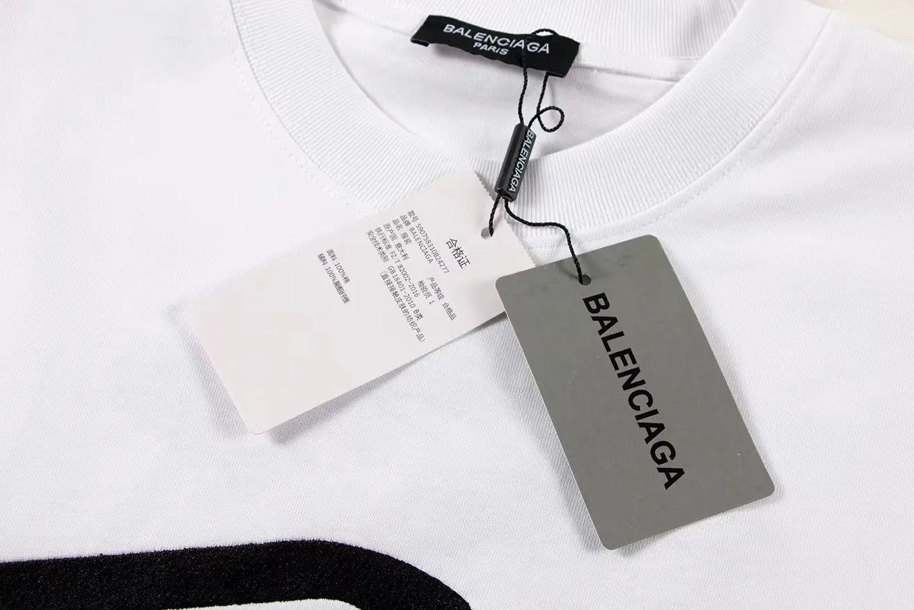 🅿️160 Style: 2026 new Balenciaga short-sleeved T-shirt Material: High version 300g double yarn combed cotton Size: S～XL Color: Black White Style number: H2006