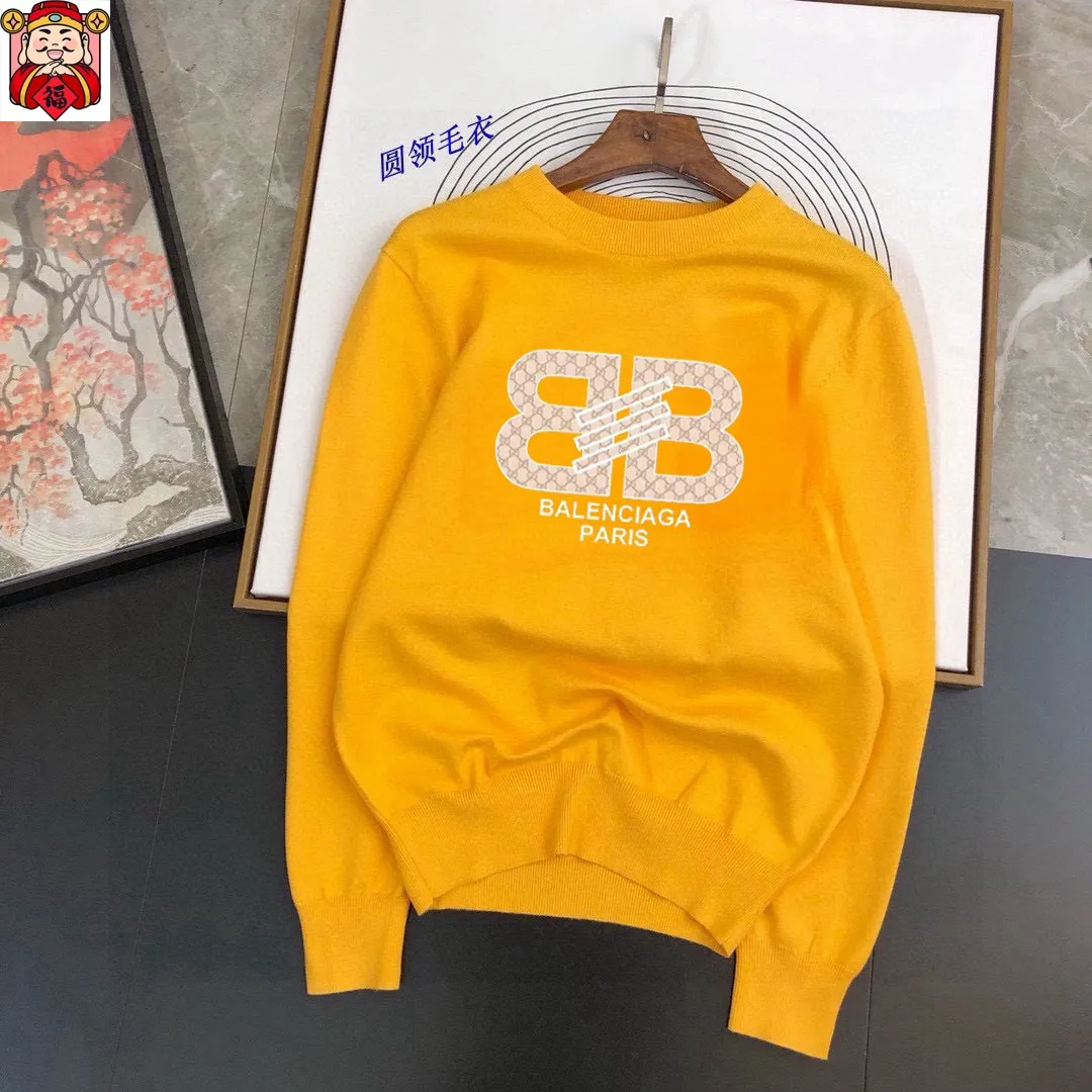 🅿️240 【BALENCIAGA】Autumn and winter classic round neck pullover sweater, in full condition! ! ! Wool blended fabric, the latest model in 2025, golden ratio! ! Slim-fitting soft gold, versatile and practical item, the combination and practicality are extremely powerful, simple and elegant, and classy! To create your own style, it is highly recommended to buy it in two colors. The standard slim fit tailoring process is suitable for both young and old men. It is knitted from wool and will not cause any discomfort! While keeping warm, it is stylish, textured and wearable, and the classic logo with contrasting colors on the chest feels in place! ! Recommended for regular customers! ! Size M-3XL (maximum wear: 190 pounds)