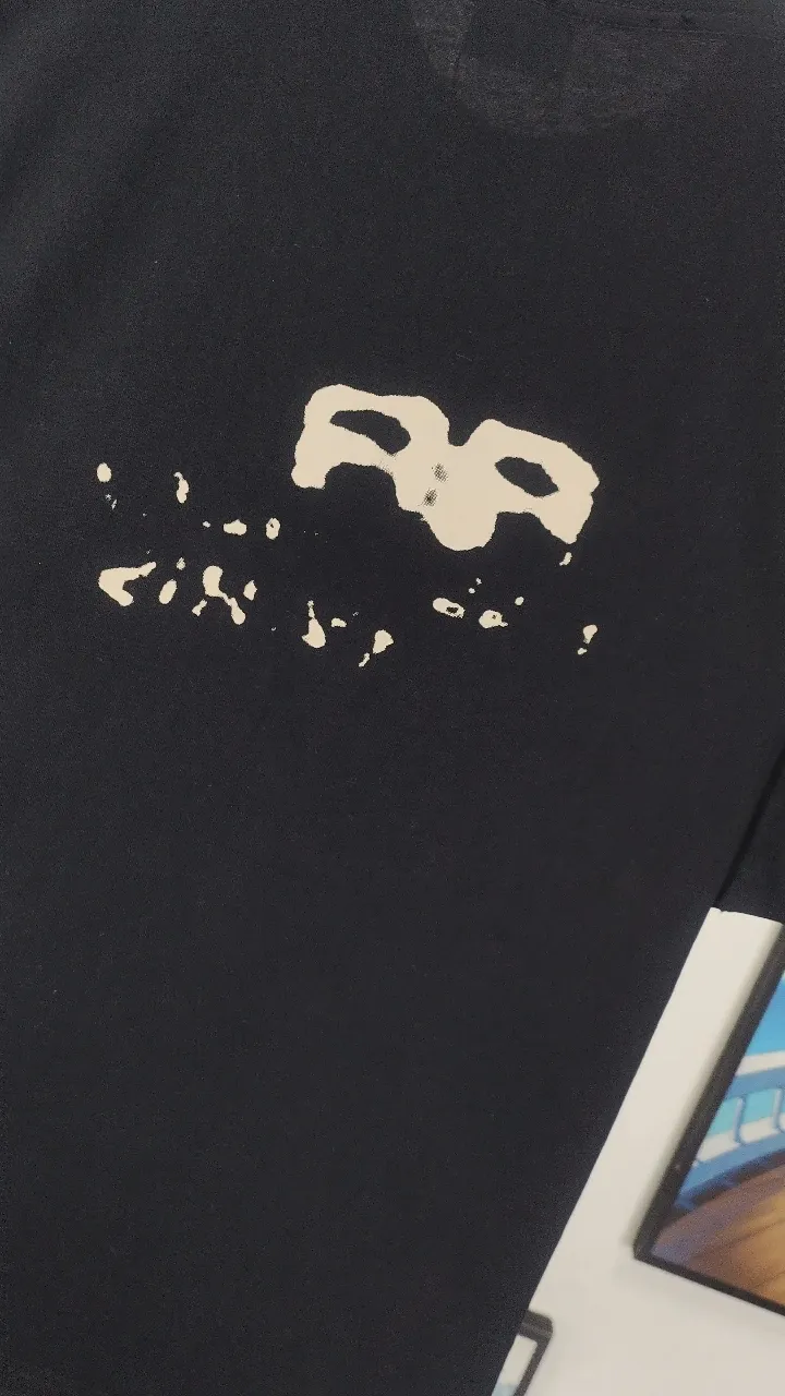 Real shot video on the back————The top tested version of BALENCIAGA 23SS with graffiti letters for men and women couple stars in the same style pure cotton loose short-sleeved T-shirt. Super iconic colorful brand logo printed pattern. It is fresh and comfortable to match with sports shoes. Suitable for shopping and dating. When layered with bottoms, it will look like a blogger. Low-key and tasteful. Original fabric 280G, double-ply double yarn pure cotton fabric! Threads are custom-woven and dyed, no color difference, no pressure in and out of the counter, through-the-shoulder strapping process, increased washing life of clothes, no deformation, high-version digital printing process, no fading, bright colors, the same style as Internet celebrity stars, regardless of age, body shape, gender, super eye-catching, extremely fashionable, very comfortable to the touch, super texture, fashionable and individual, super versatile and good-looking, a must-have, better for couples Customized collar labels are washed, 100% different from fake versions on the market!  Color: Pink White Black Charcoal Gray Size: XS-L P:260