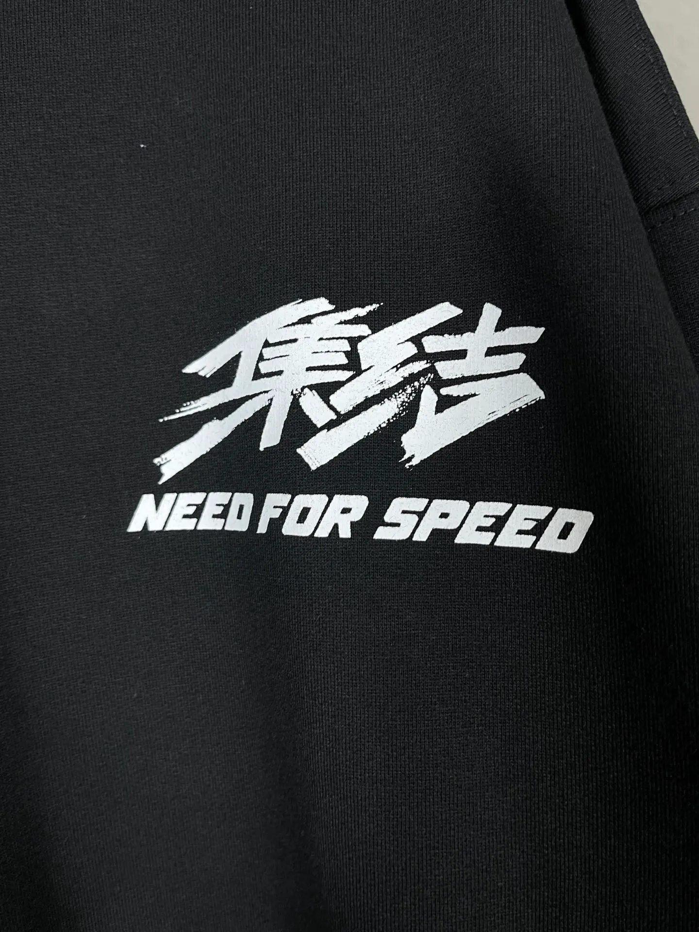 🅿️360 real photos [Top version. Official website quality] BALENCI*GA/Paris. SS24 new Balenciaga/Need for Speed: assembled cooperation series. Front and rear direct-injection printing zipper cardigan hooded sweatshirt. Brick cabinet synchronization. Genuine product development at the first time, happy to print and compare! The fabric is made of Paris ZP custom-woven and dyed cotton sweatshirt. Weighing 460 grams, the cloth surface is clean. The cloth pattern is clear, soft and comfortable. The threads are dyed with no color difference. The printing is made of environmentally friendly imported materials with direct inkjet printing. The pattern letters are clear and the effect is three-dimensional. The version adopts OS loose shoulder style. Same style for men and women. Code: BL238906 Color: Black Size: XS S M L